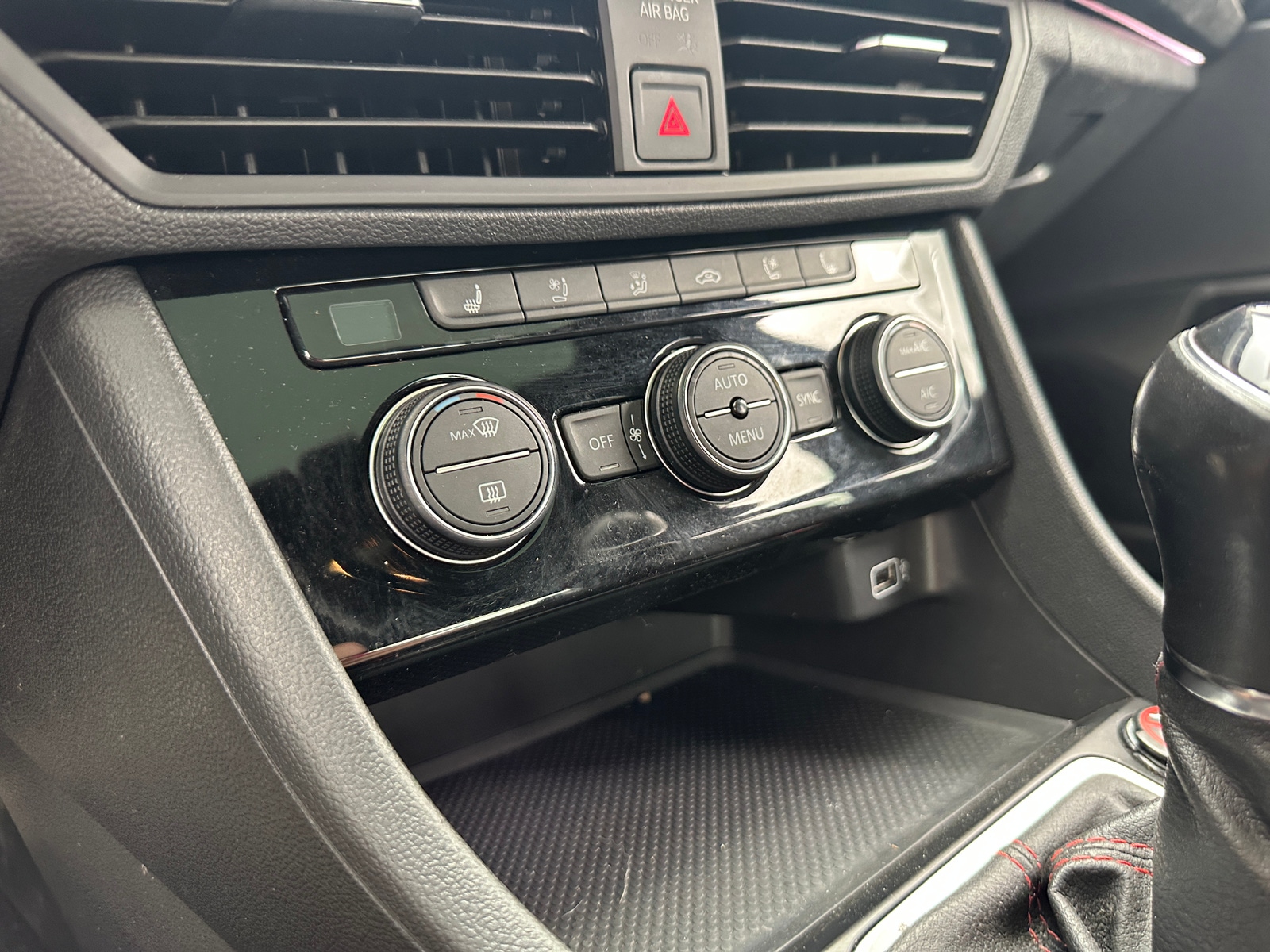 Thumbnail: 2019 Volkswagen Jetta - 3