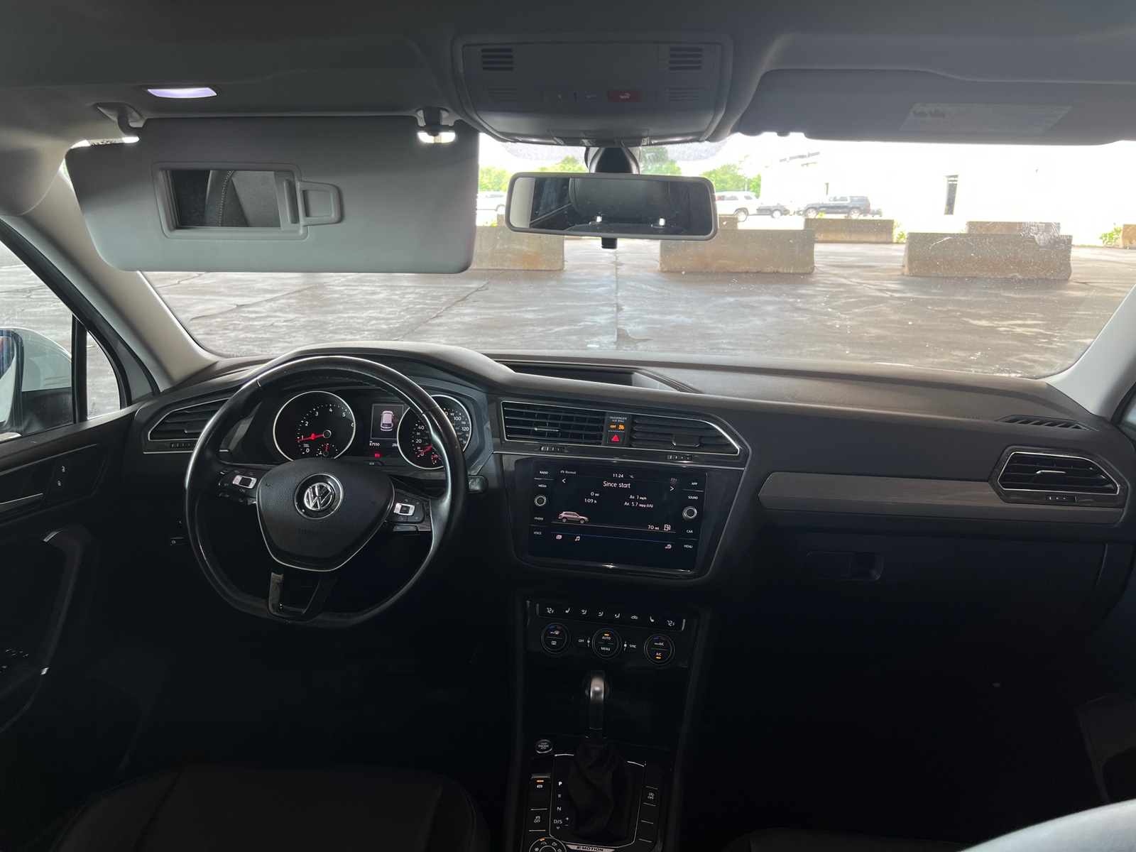 Thumbnail: 2018 Volkswagen Tiguan - 2