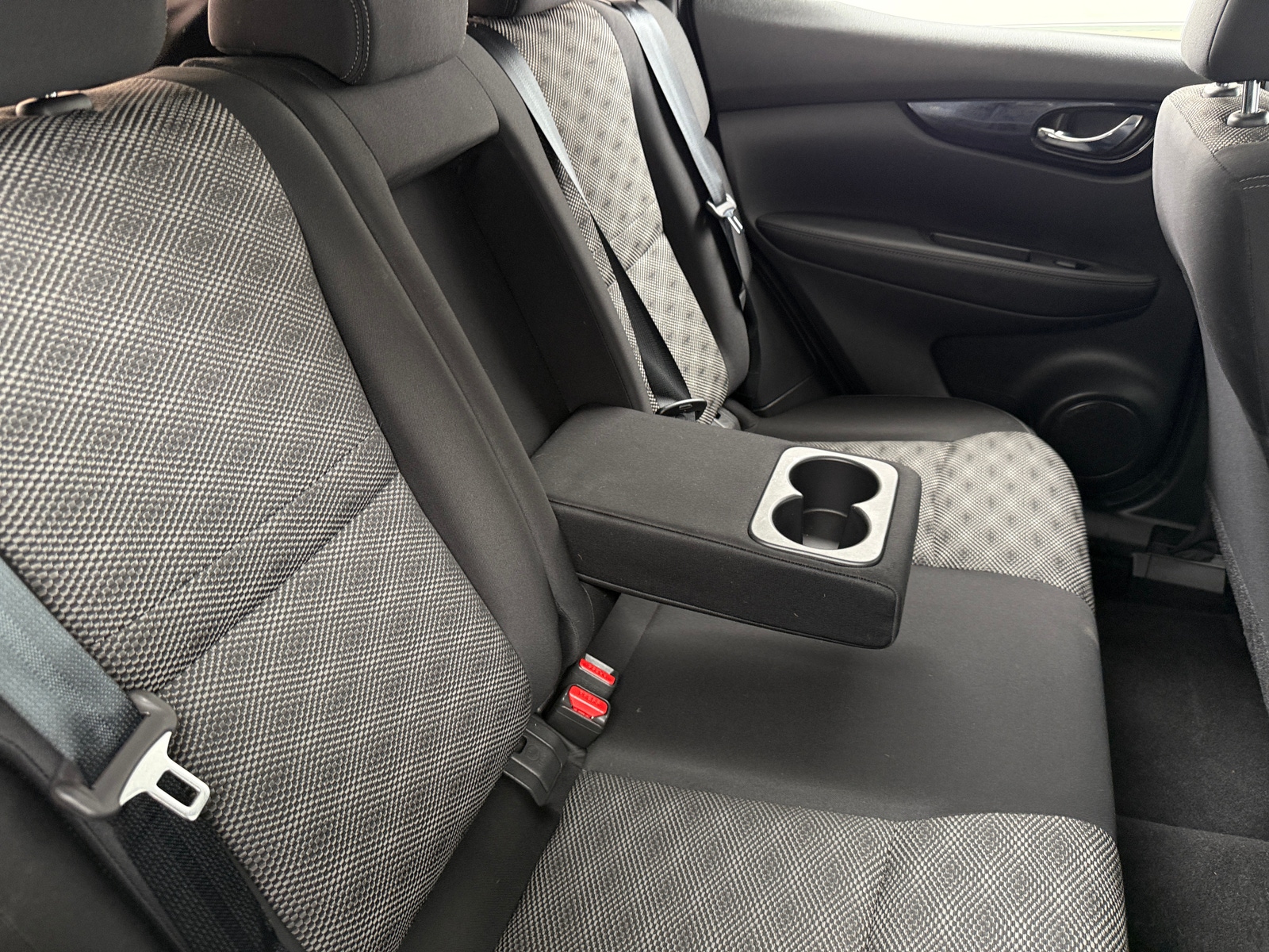 Thumbnail: 2020 Nissan Rogue Sport - 6