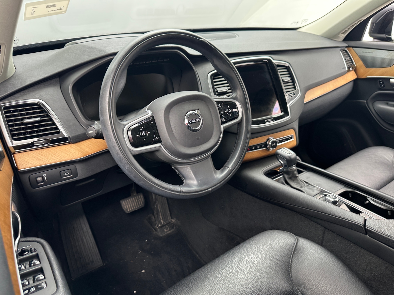 Thumbnail: 2022 Volvo XC90 - 2