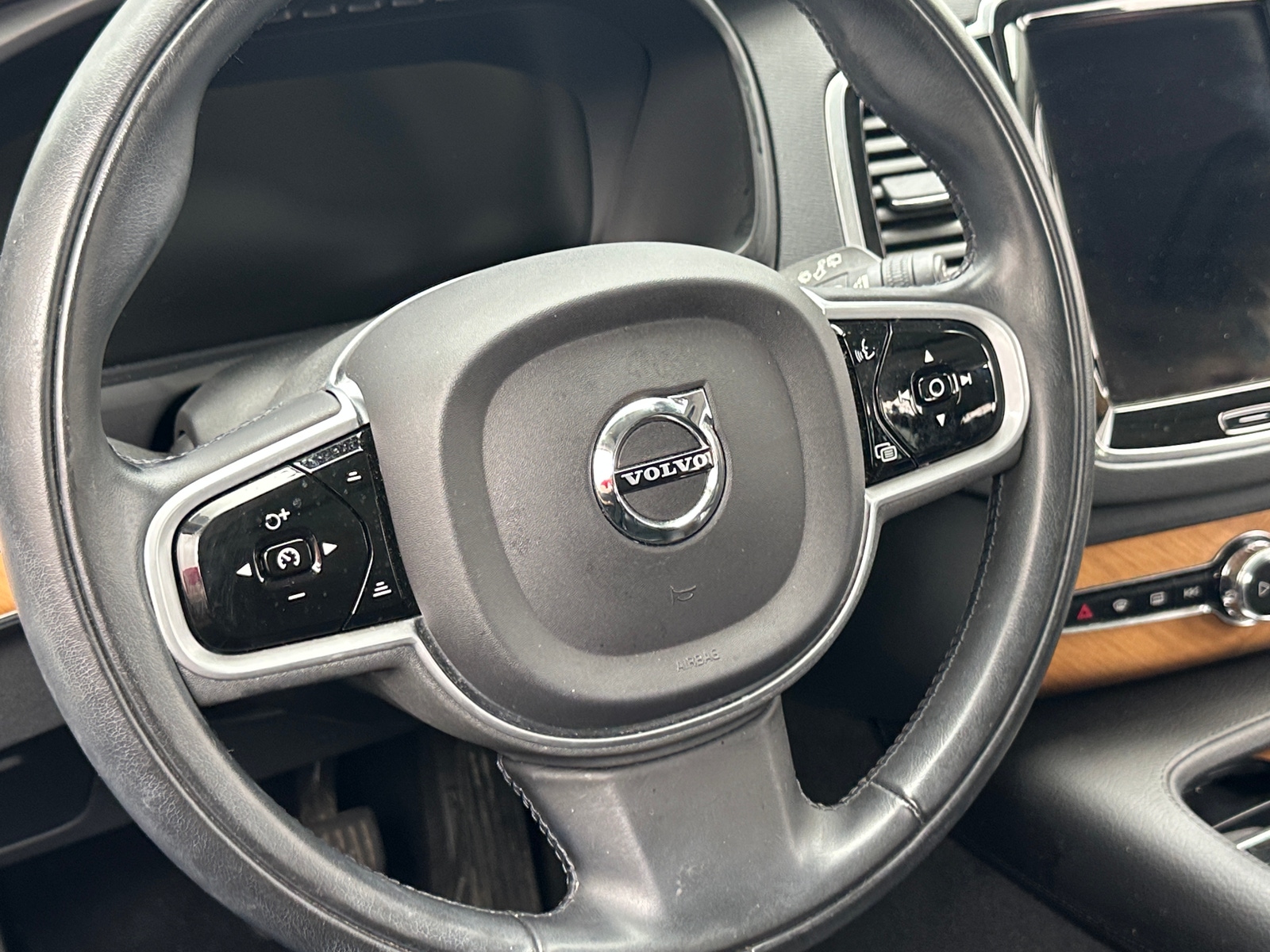 Thumbnail: 2022 Volvo XC90 - 4