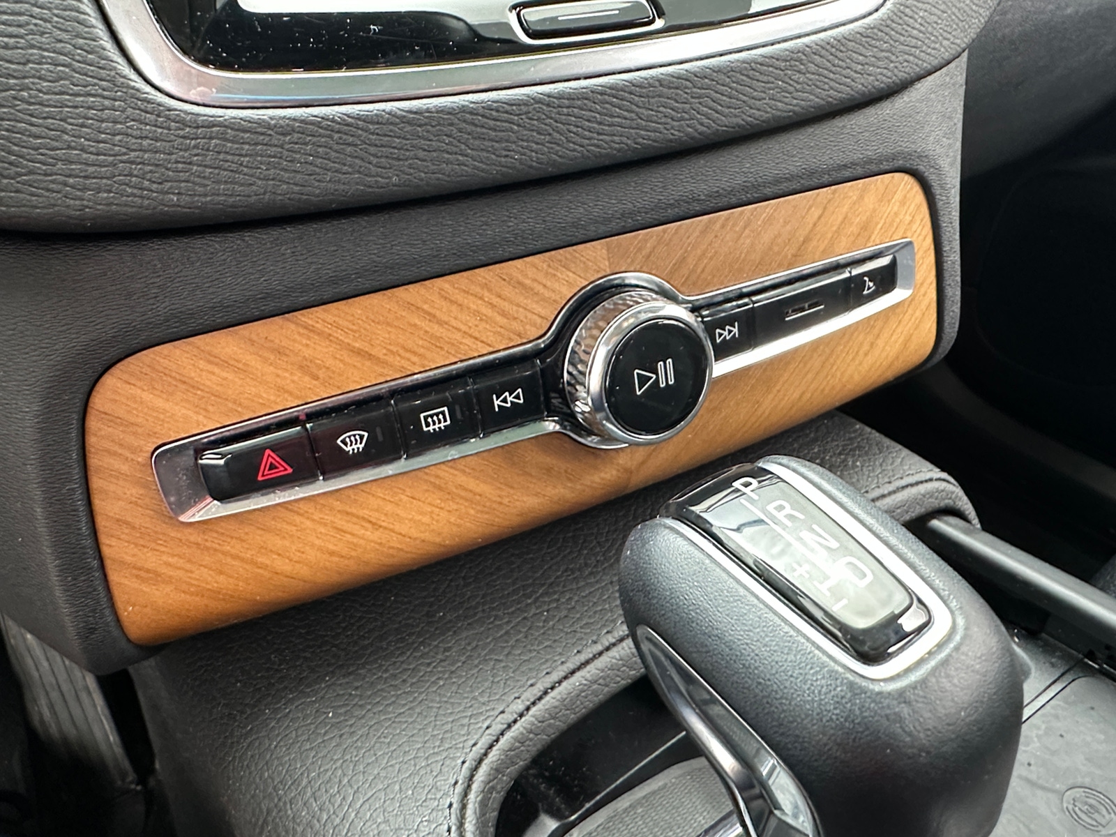 Thumbnail: 2022 Volvo XC90 - 3