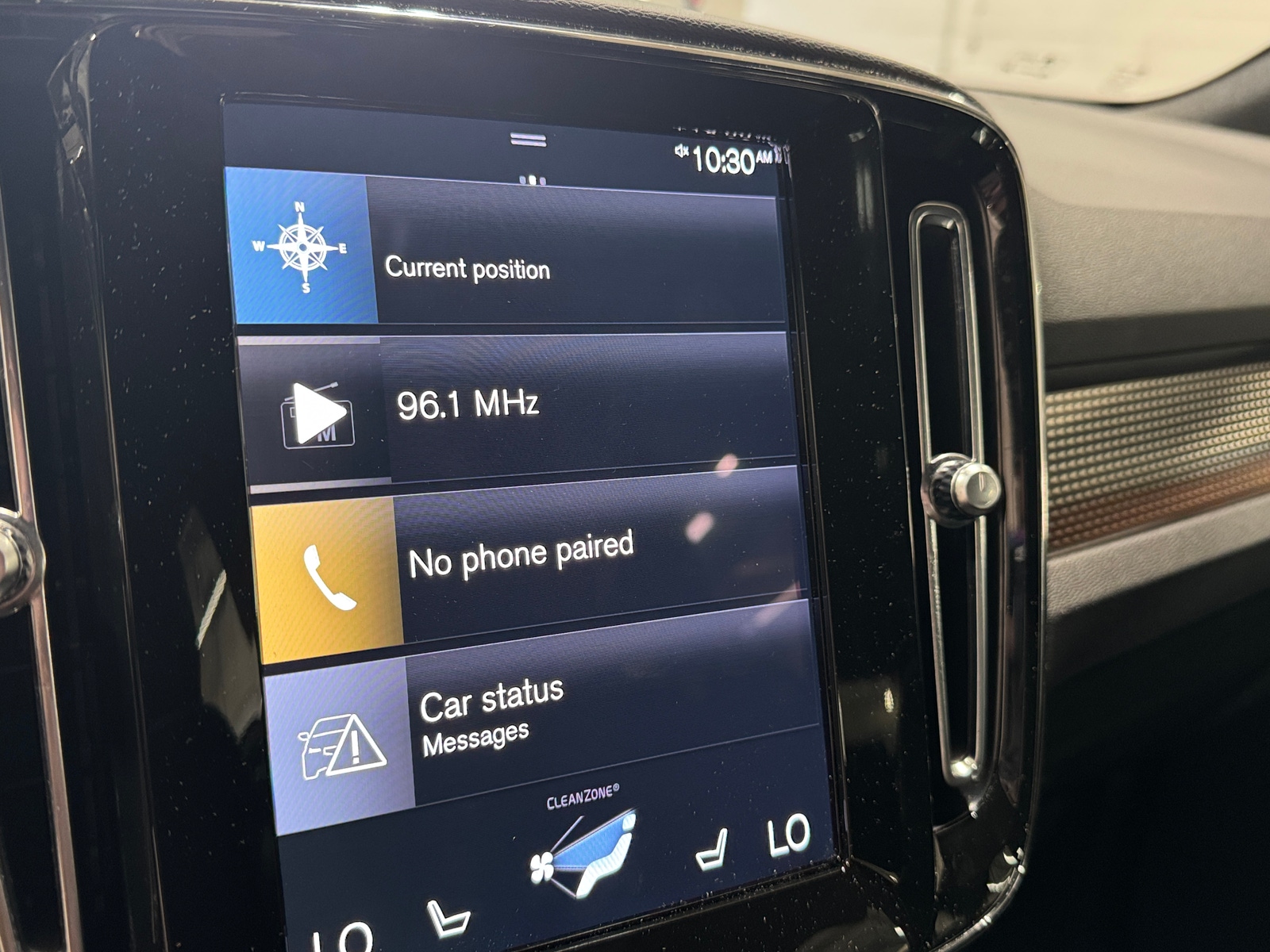 Thumbnail: 2022 Volvo XC40 - 3