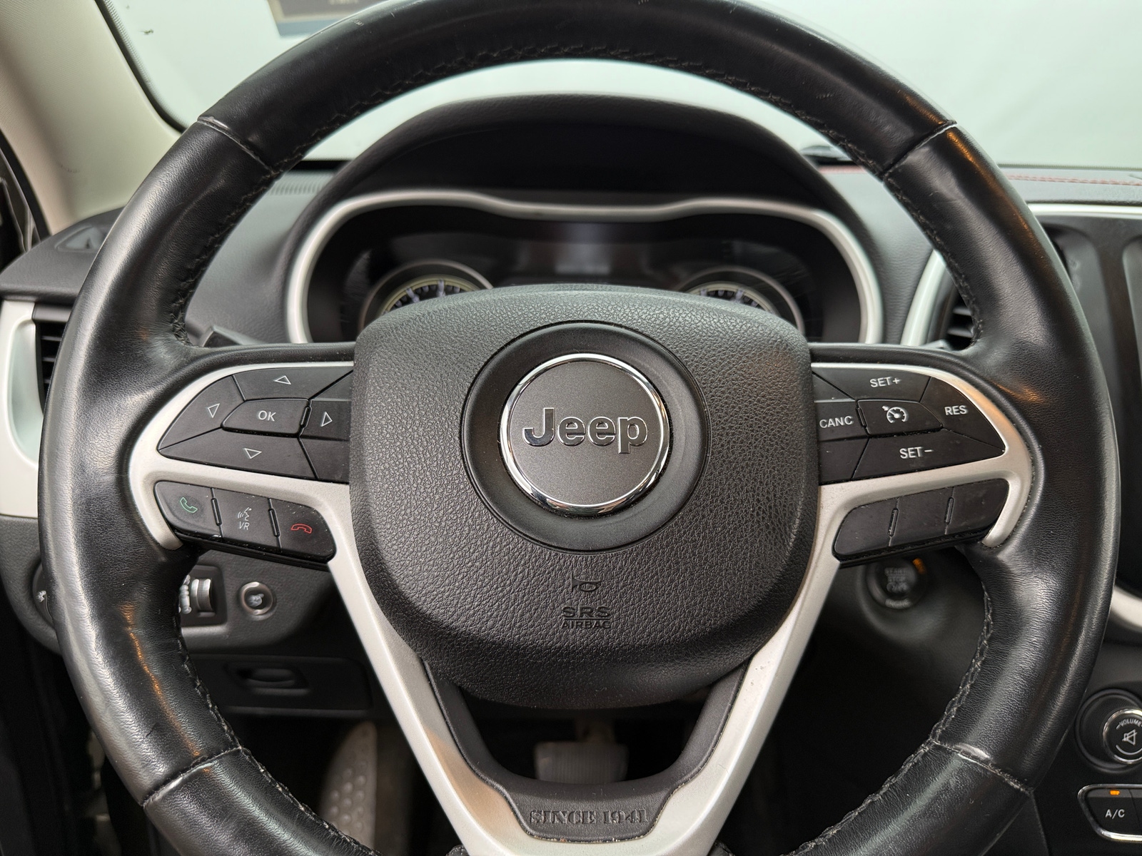 Thumbnail: 2015 Jeep Cherokee - 5