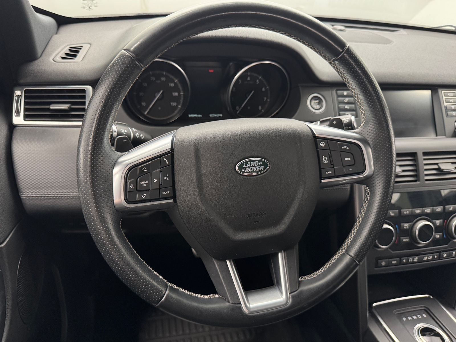 Thumbnail: 2019 Land Rover Discovery Sport - 4
