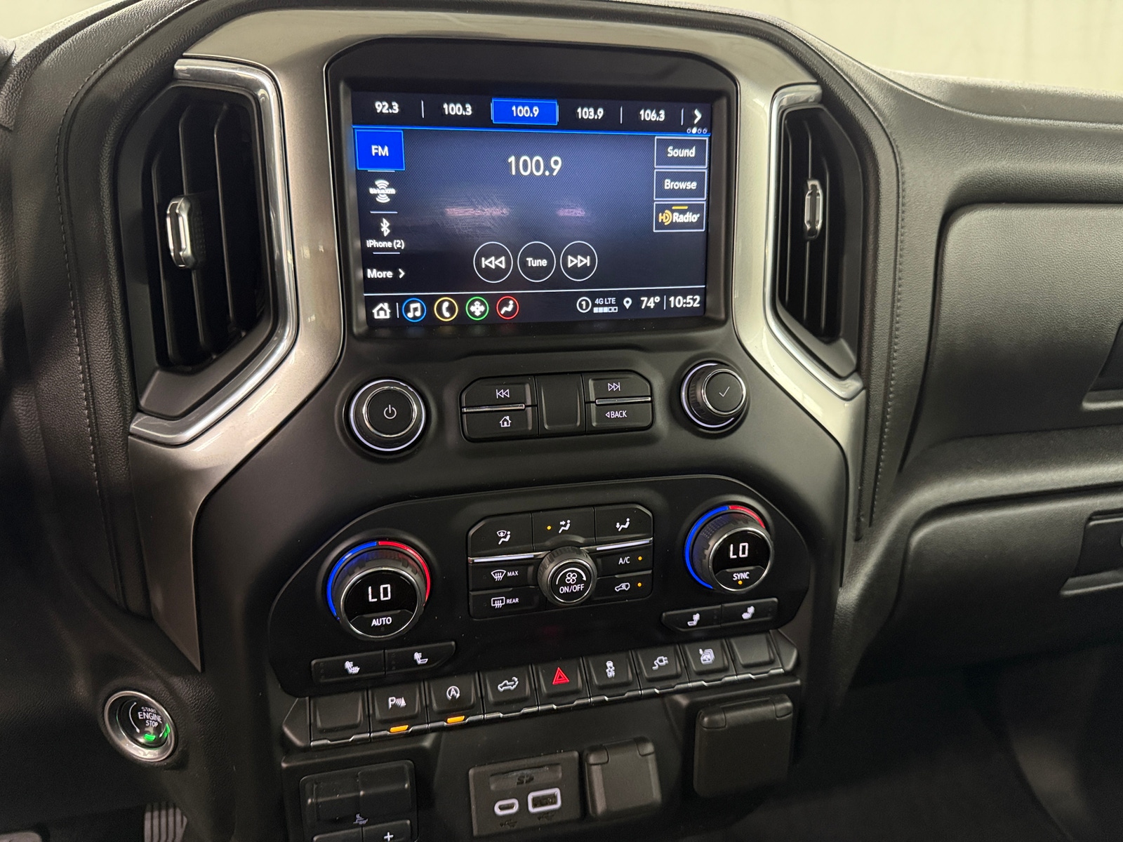 Thumbnail: 2021 Chevrolet Silverado 1500 - 4