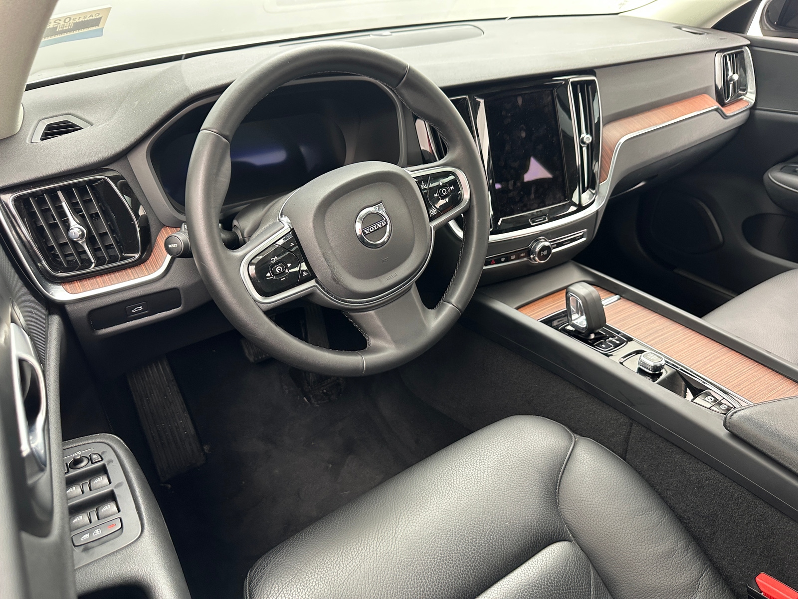 Thumbnail: 2024 Volvo S60 - 2