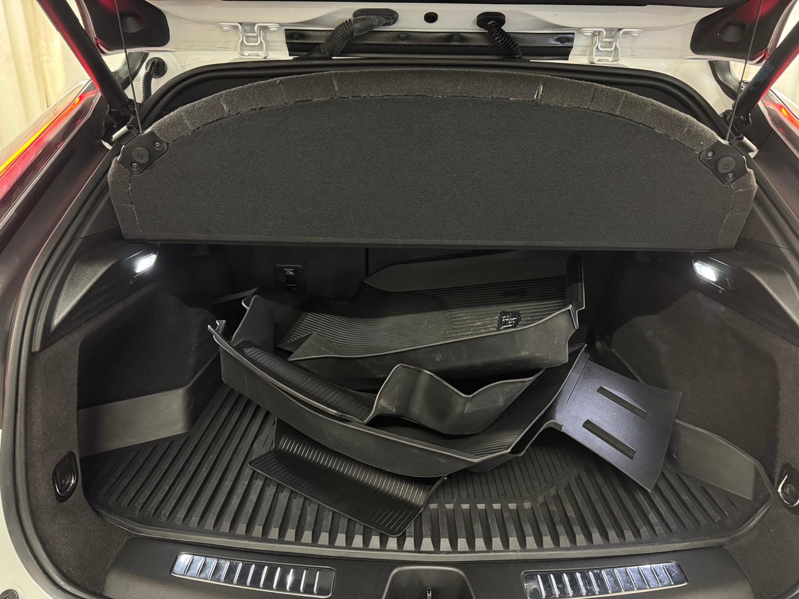 Thumbnail: 2023 Cadillac XT4 - 6