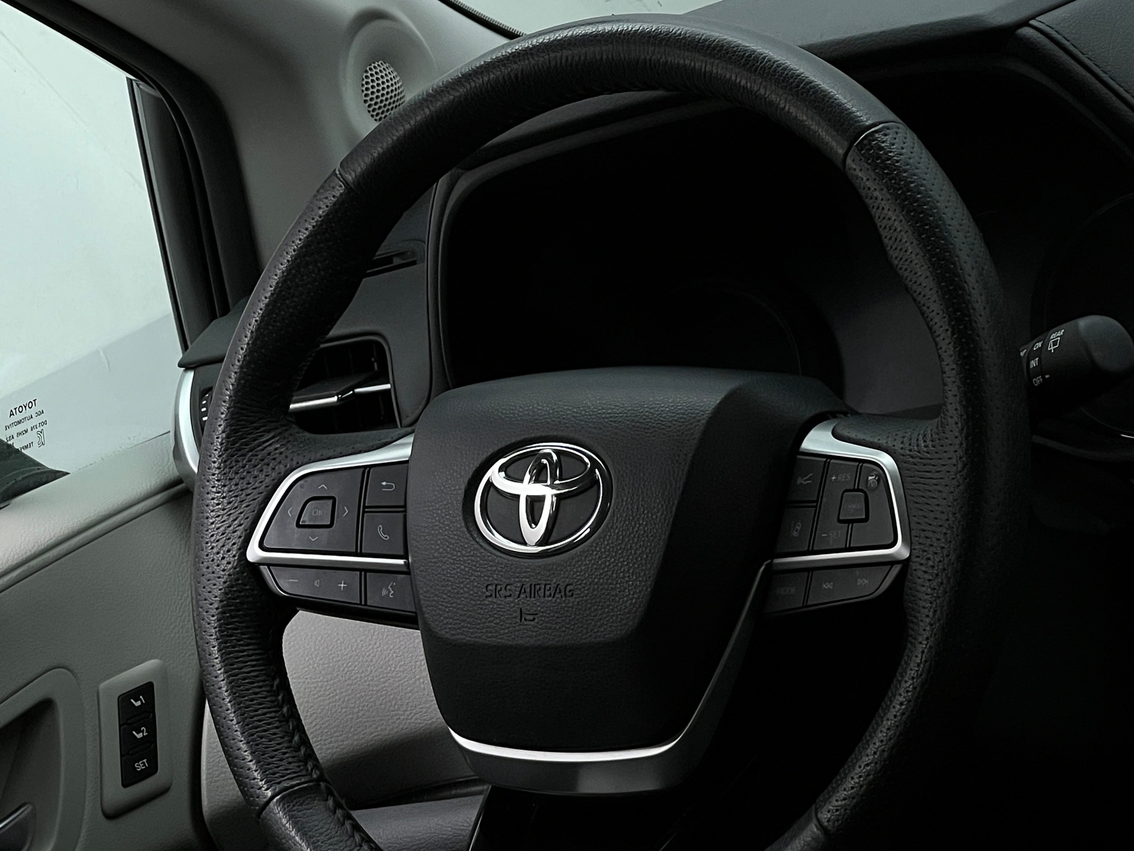 Thumbnail: 2022 Toyota Sienna - 4