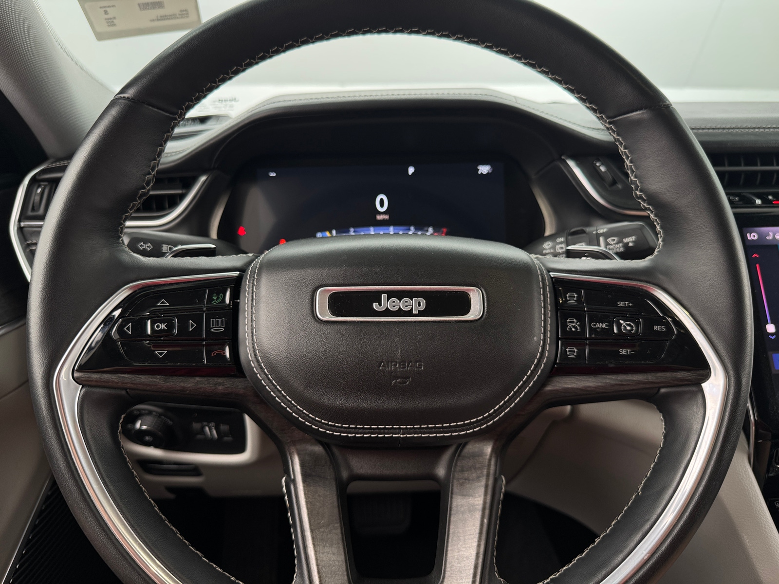 Thumbnail: 2022 Jeep Grand Cherokee L - 4