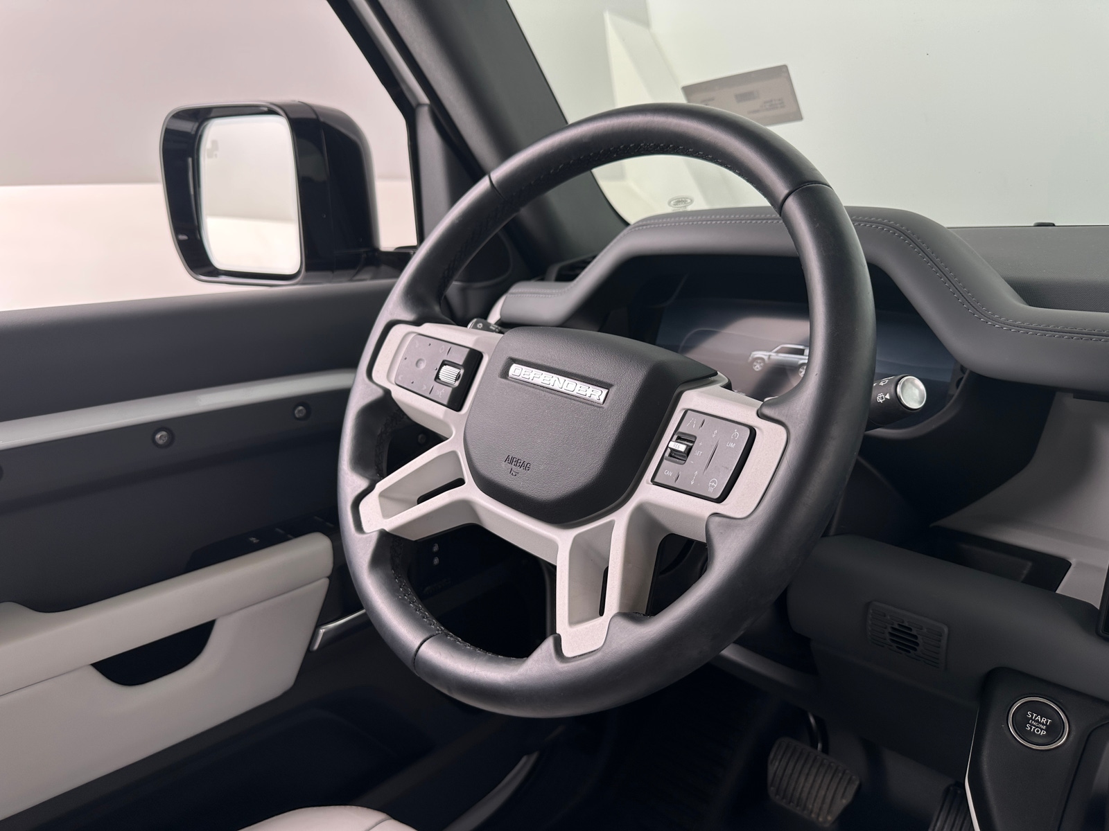 Thumbnail: 2025 Land Rover Defender - 4