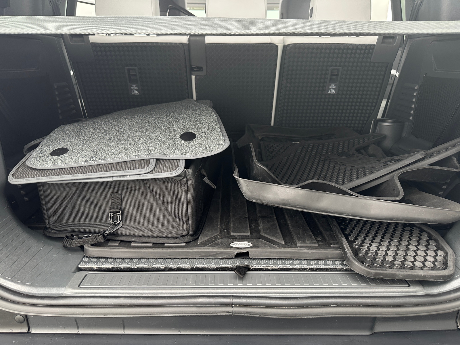 Thumbnail: 2025 Land Rover Defender - 6