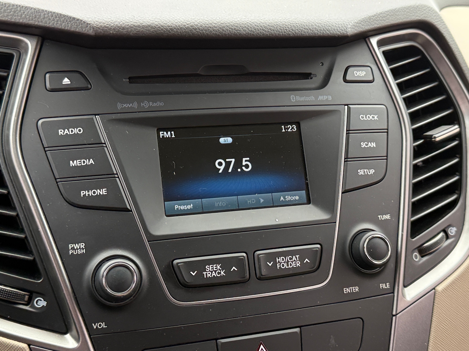 Thumbnail: 2015 Hyundai Santa Fe - 4