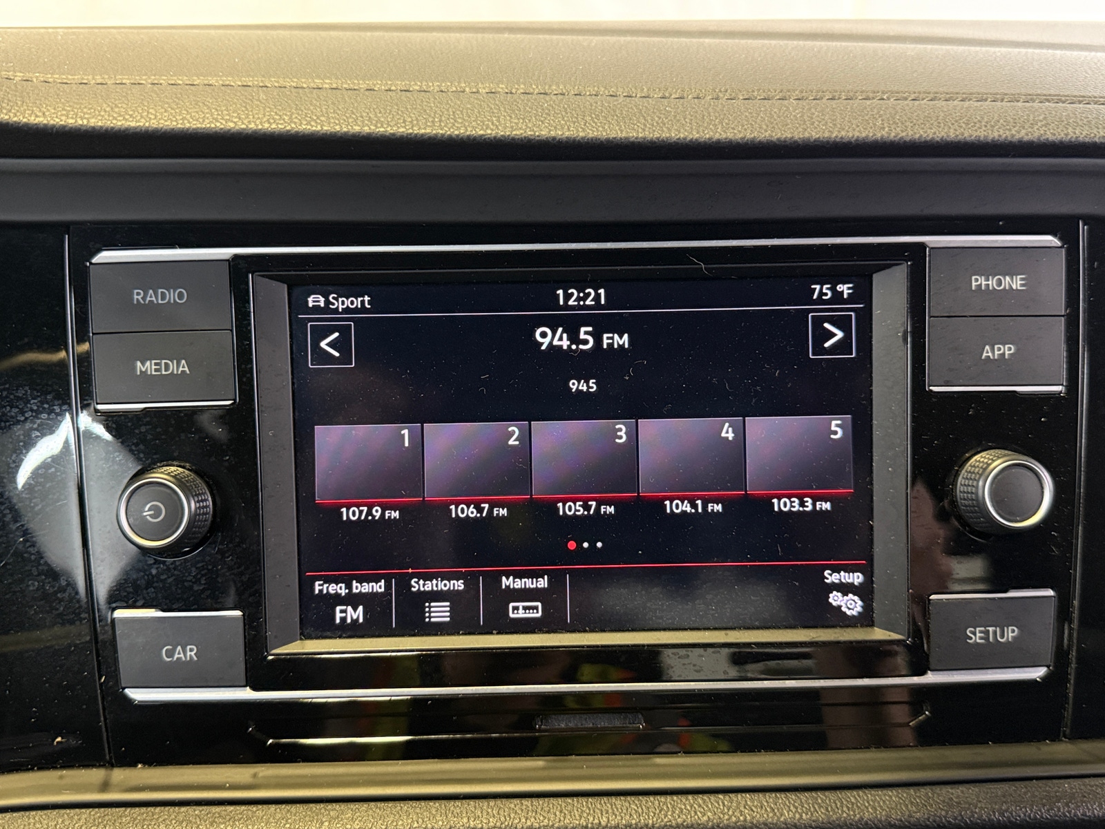 Thumbnail: 2019 Volkswagen Jetta - 4