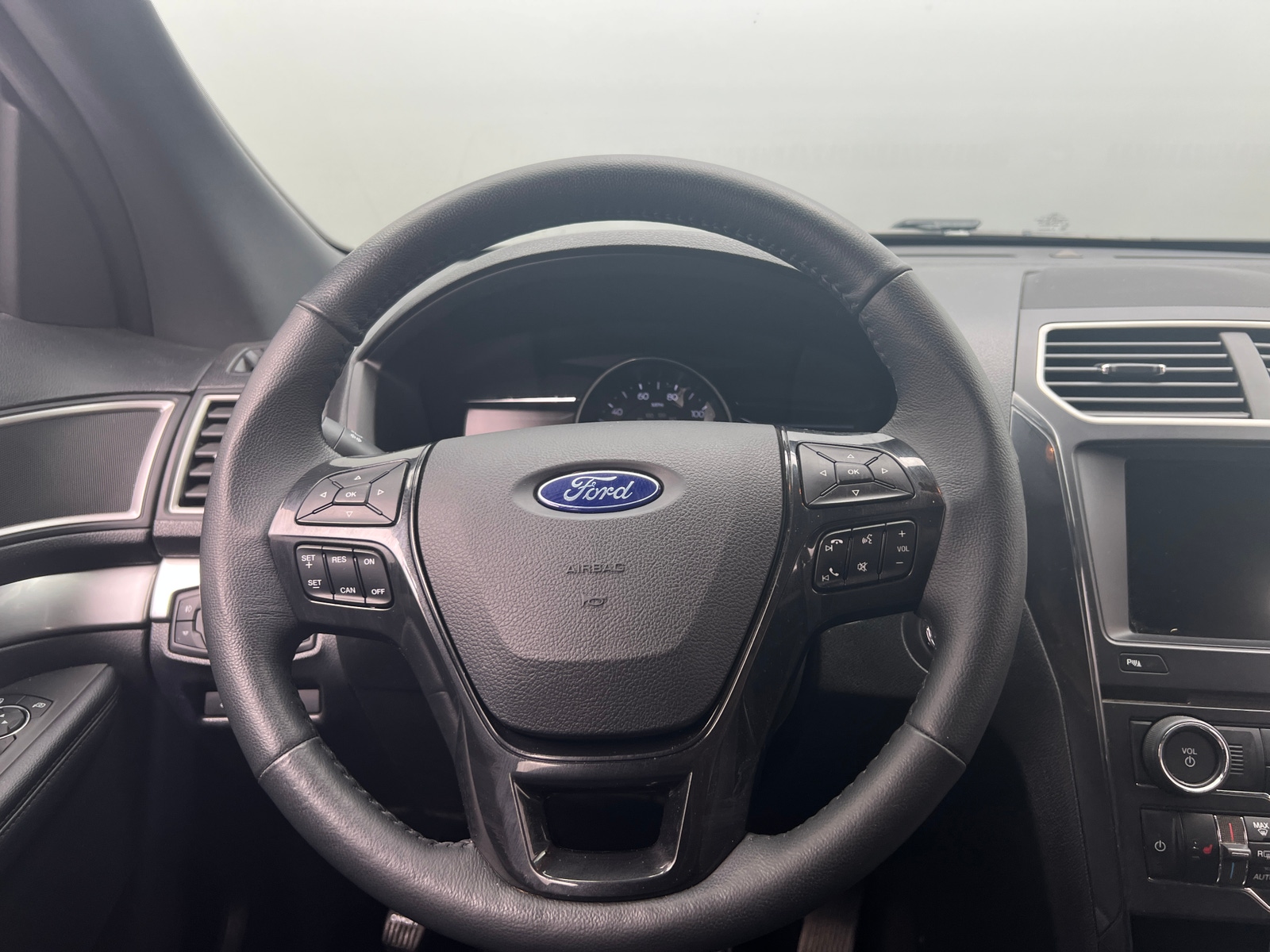 Thumbnail: 2017 Ford Explorer - 5