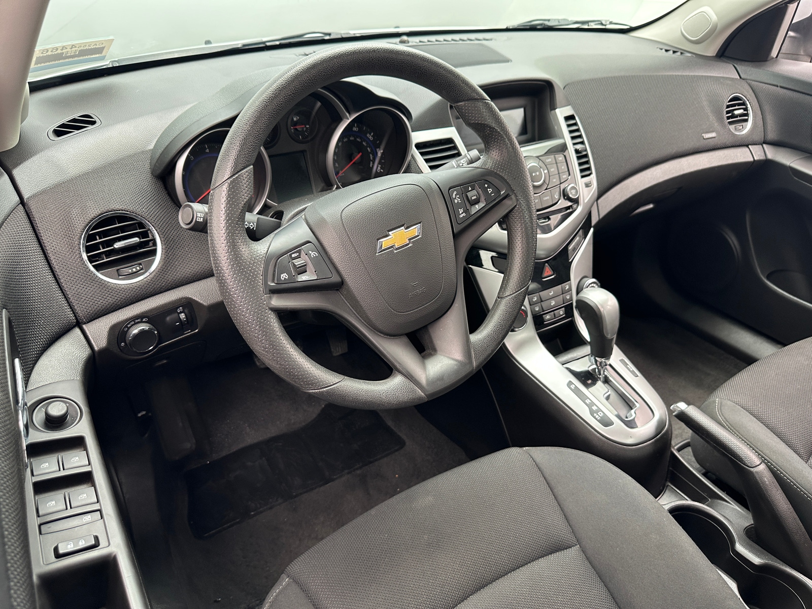 Thumbnail: 2015 Chevrolet Cruze - 3