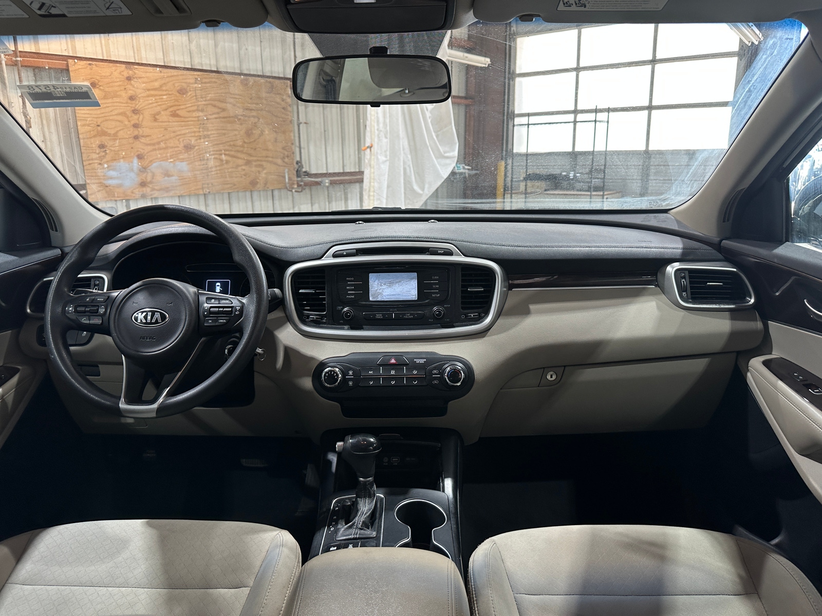Thumbnail: 2017 Kia Sorento - 3