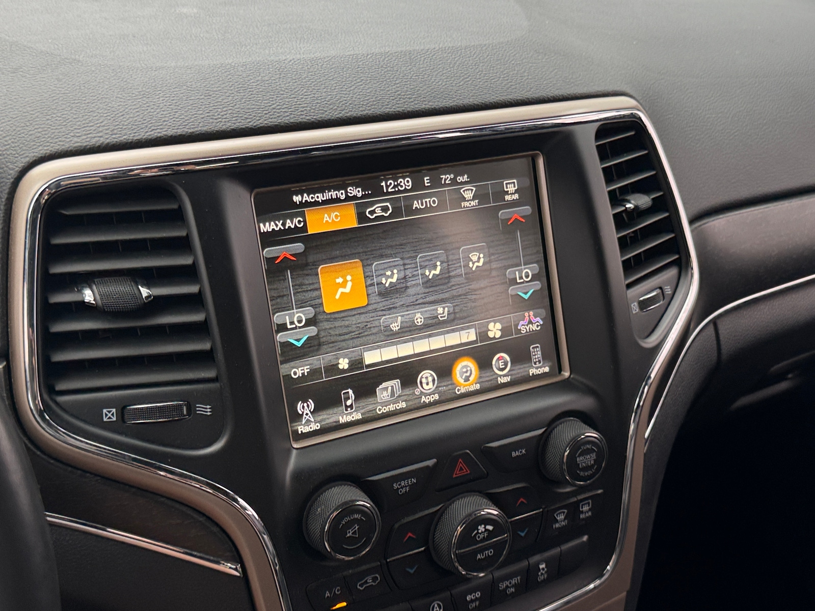 Thumbnail: 2017 Jeep Grand Cherokee - 3