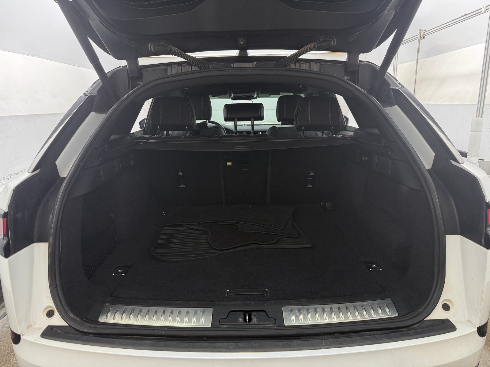 Thumbnail: 2021 Land Rover Range Rover Velar - 6