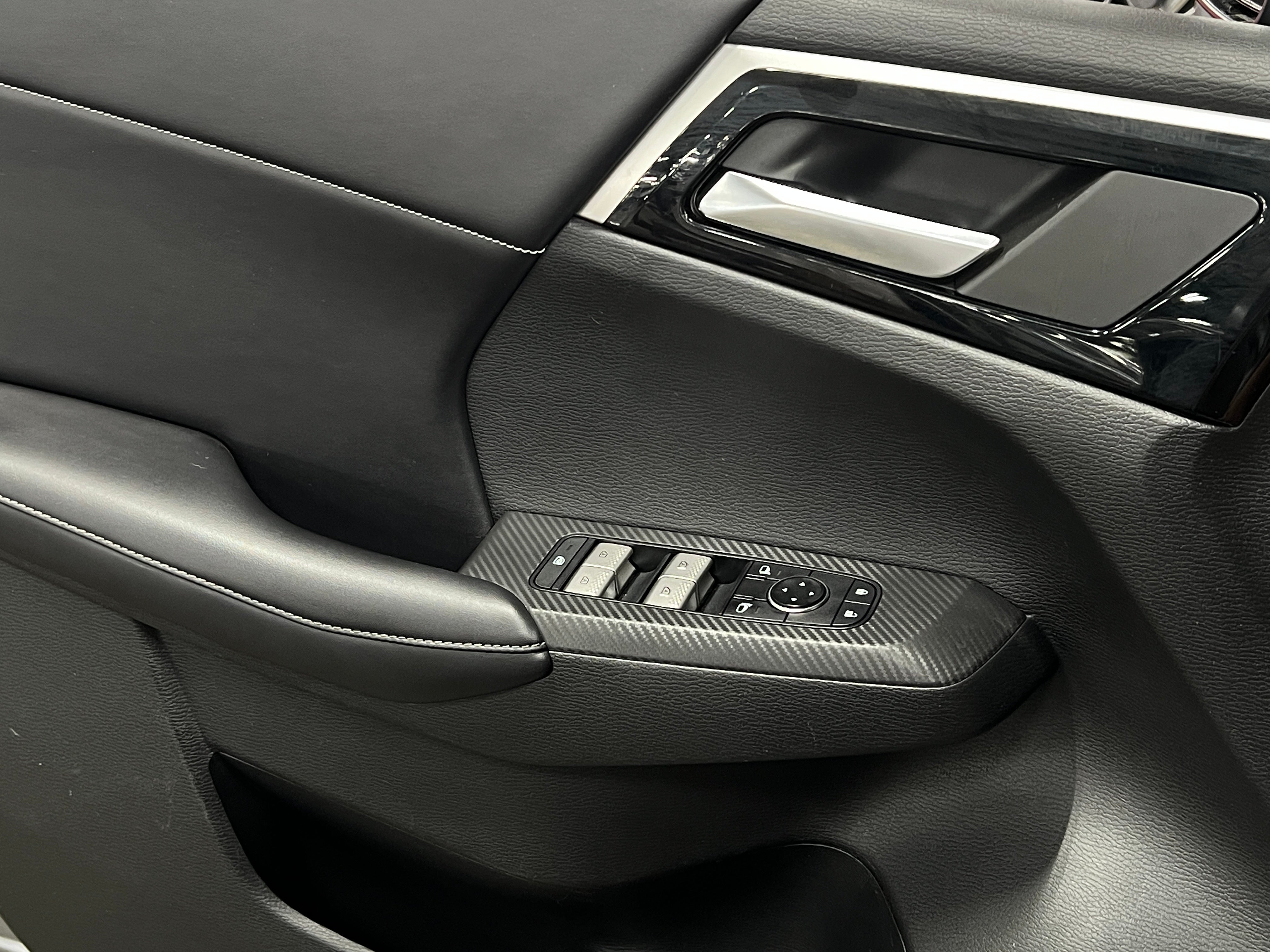 Image 3 of 2022 Mitsubishi Outlander SE