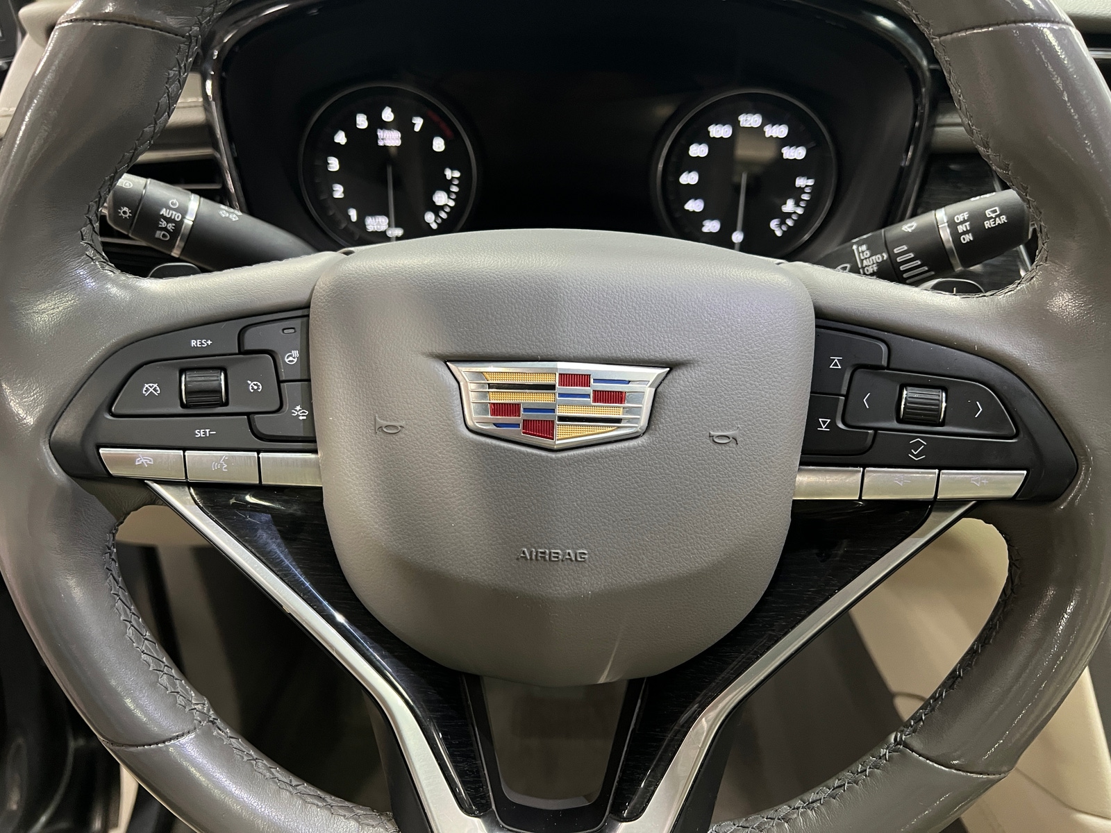 Thumbnail: 2021 Cadillac XT6 - 4