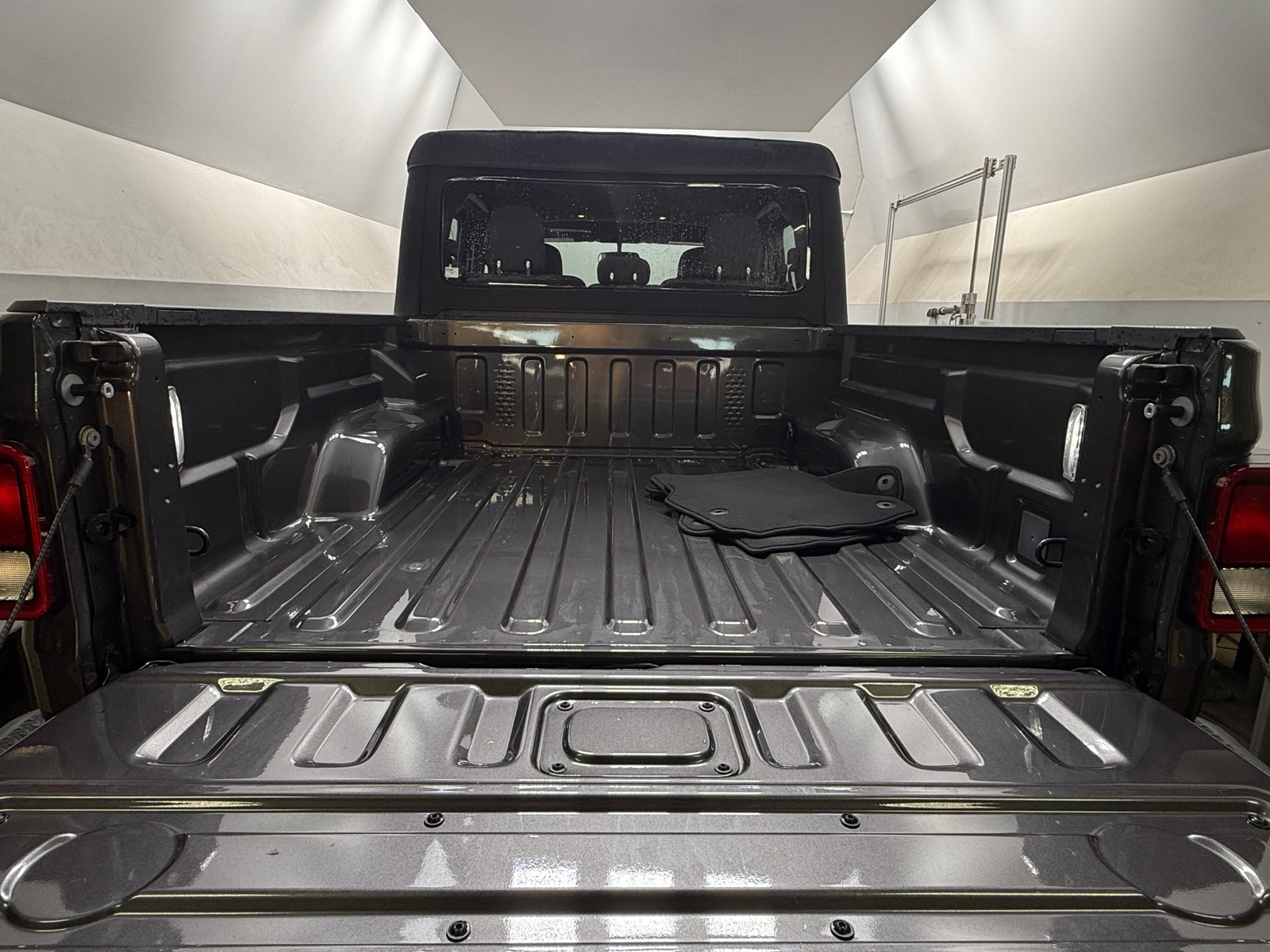 Thumbnail: 2024 Jeep Gladiator - 7