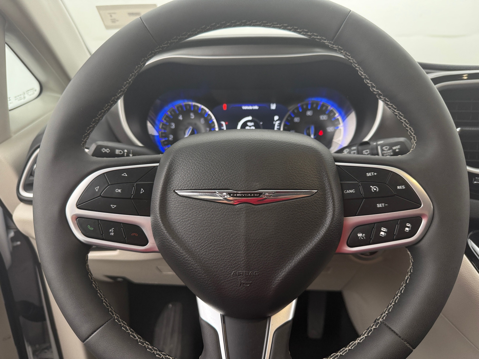 Thumbnail: 2024 Chrysler Pacifica - 4