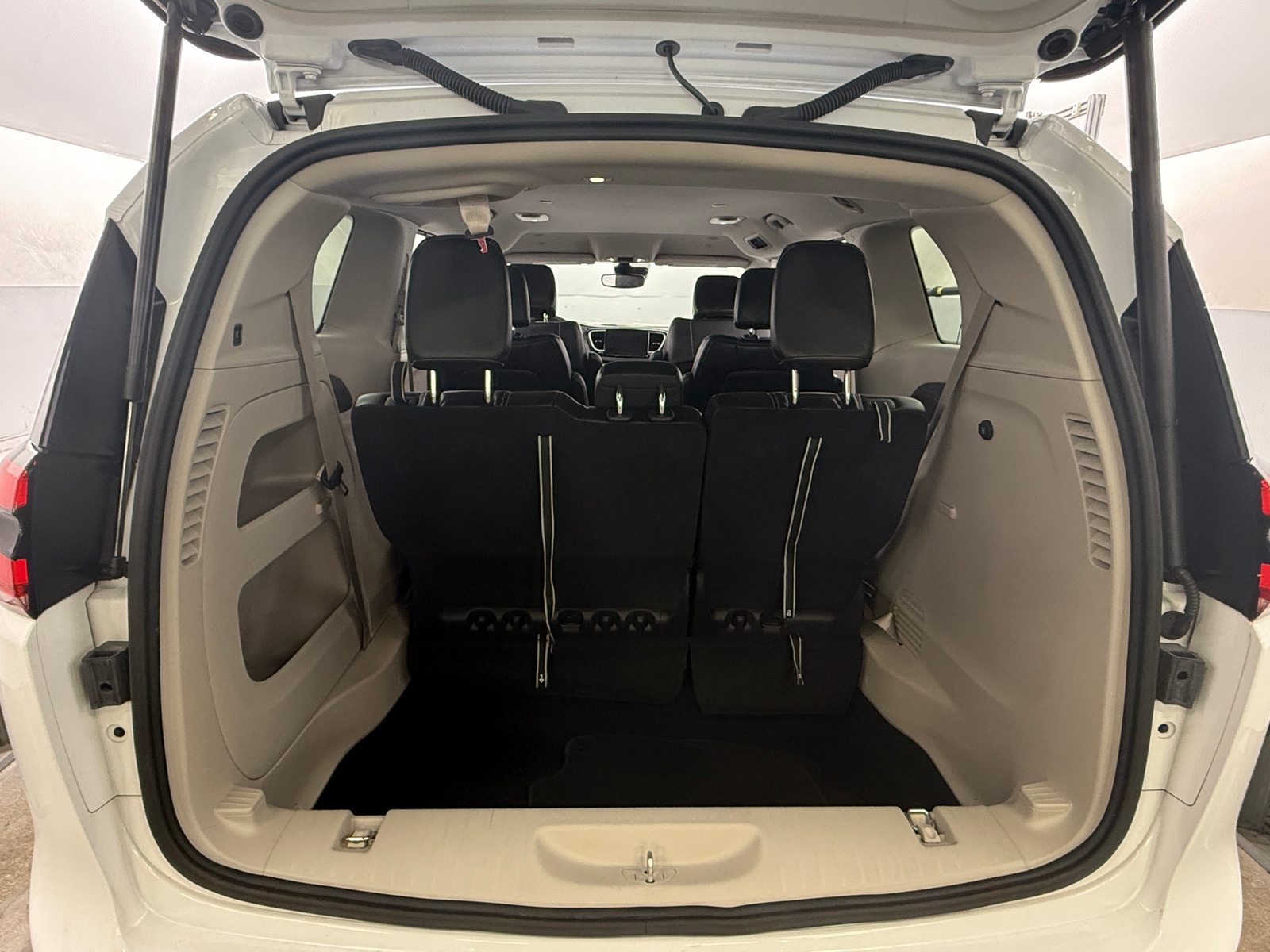 Thumbnail: 2024 Chrysler Pacifica - 6
