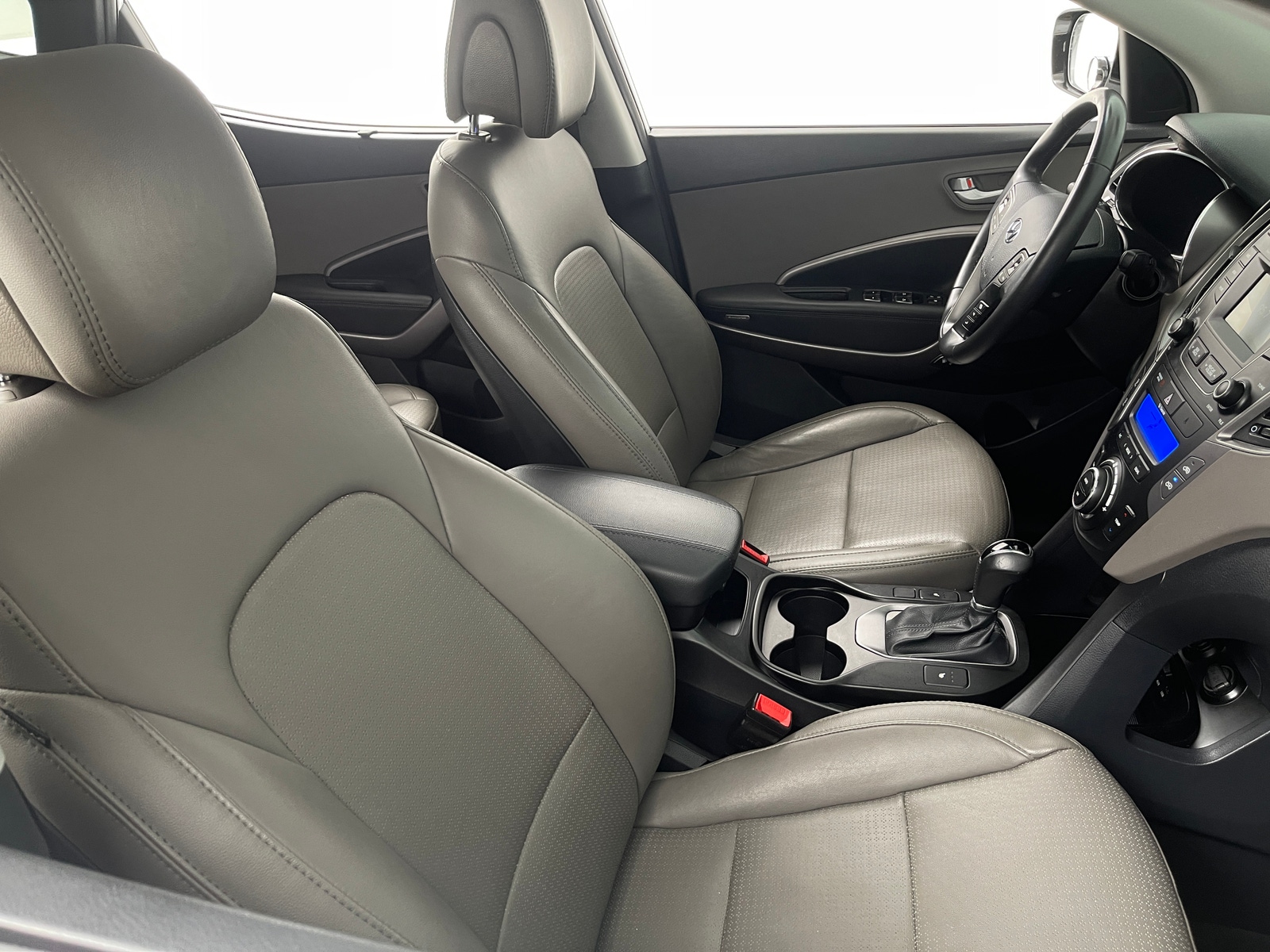 Thumbnail: 2015 Hyundai Santa Fe - 2