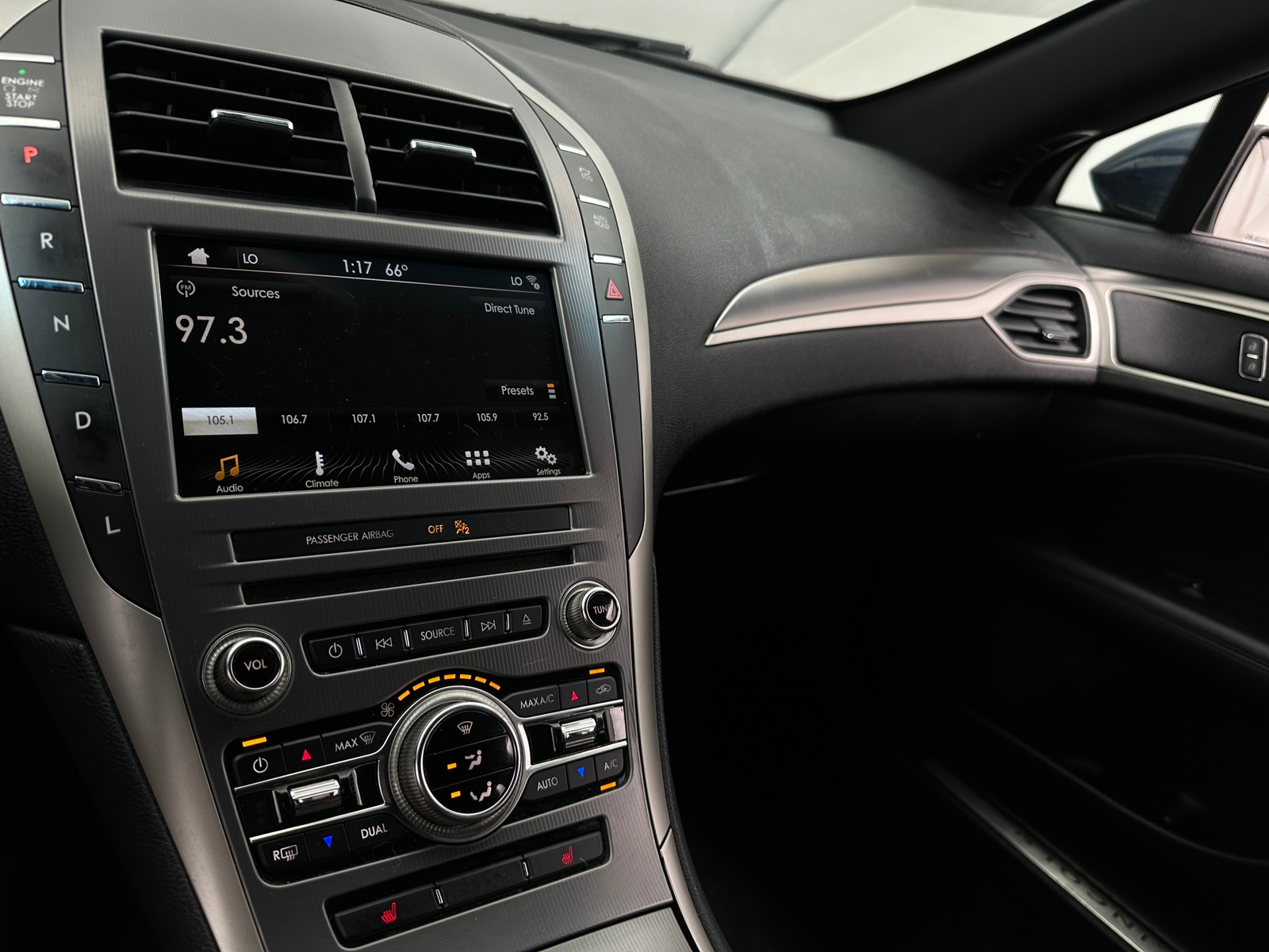 Thumbnail: 2017 Lincoln MKZ - 3