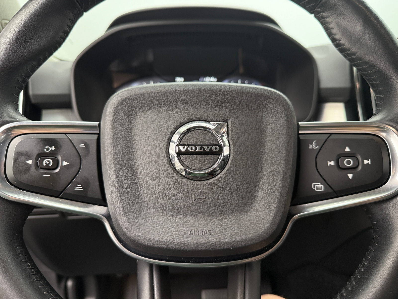 Thumbnail: 2020 Volvo XC40 - 4