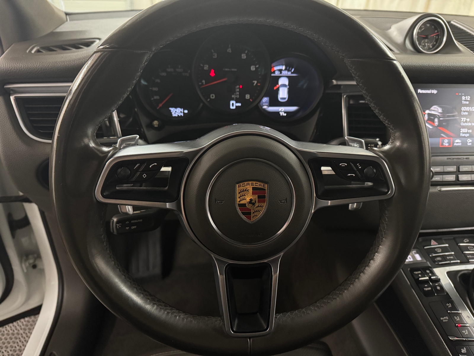 Thumbnail: 2018 Porsche Macan - 4