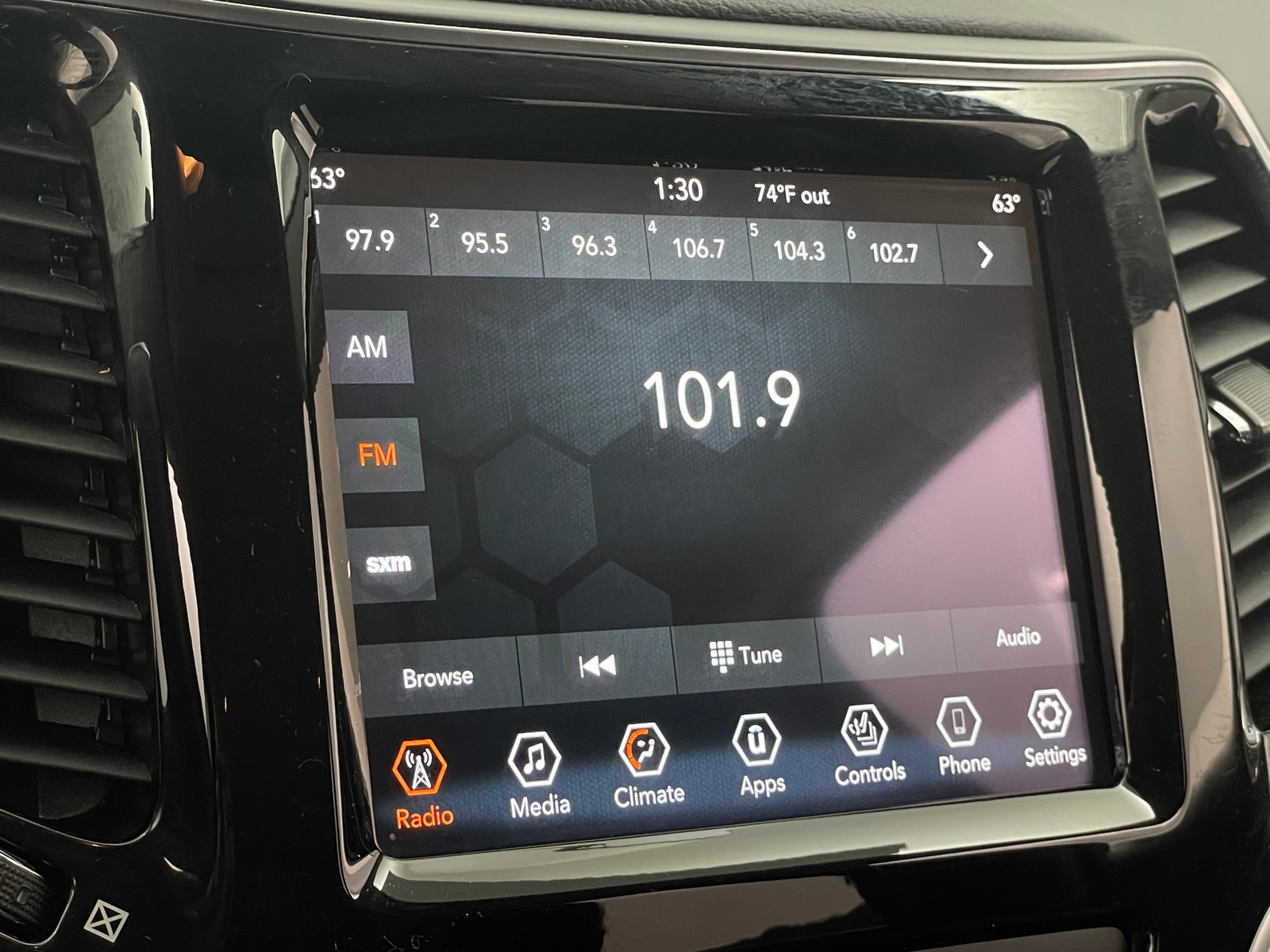 Thumbnail: 2019 Jeep Cherokee - 3