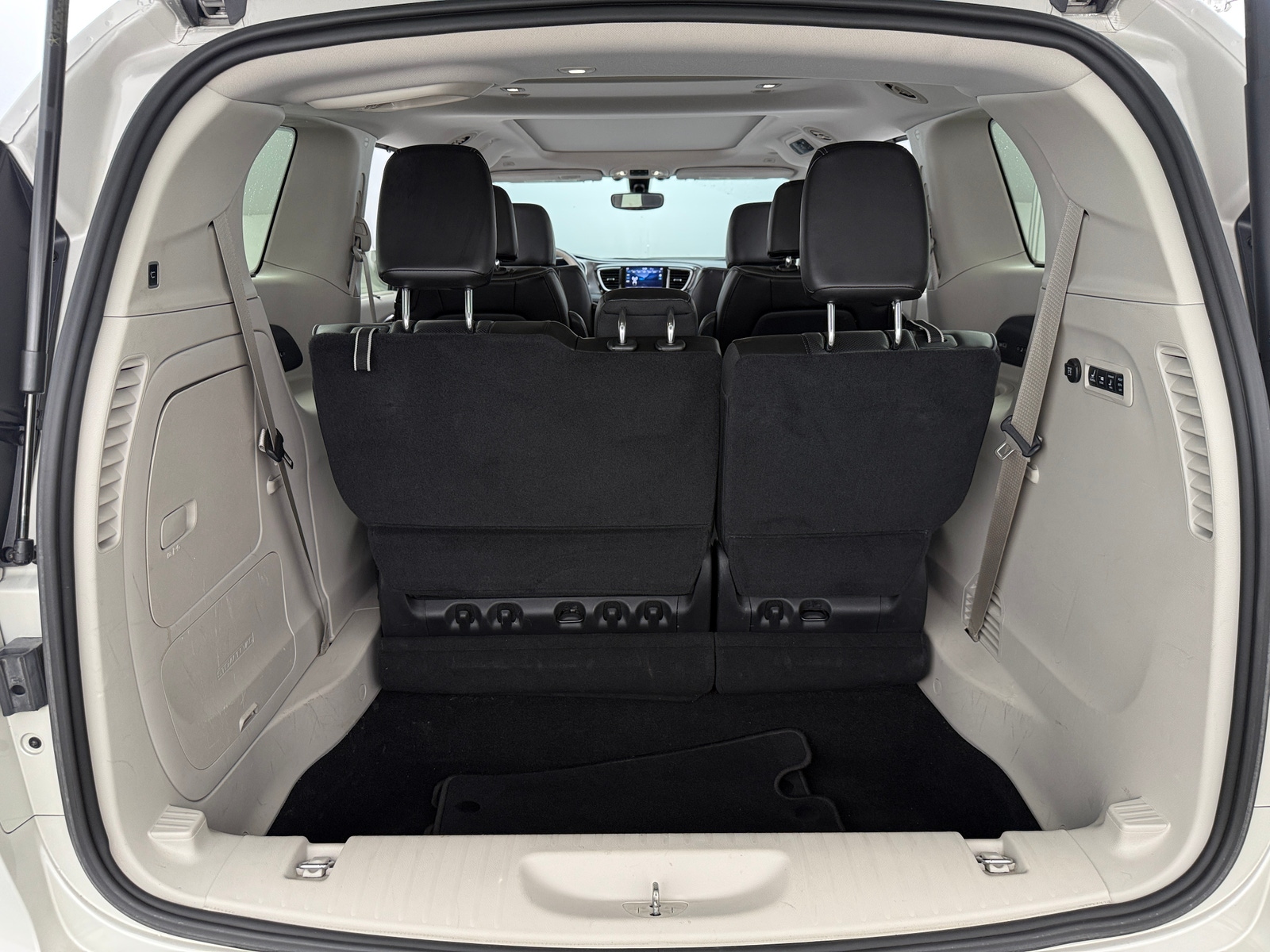 Thumbnail: 2019 Chrysler Pacifica - 6