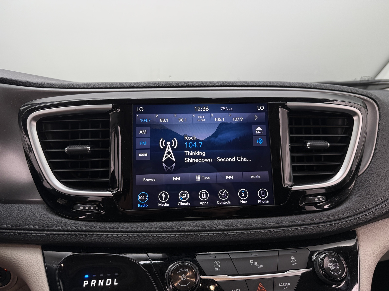 Thumbnail: 2019 Chrysler Pacifica - 3