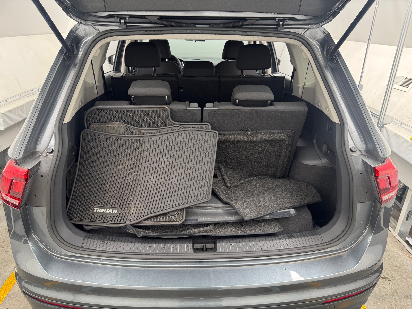 Thumbnail: 2021 Volkswagen Tiguan - 7