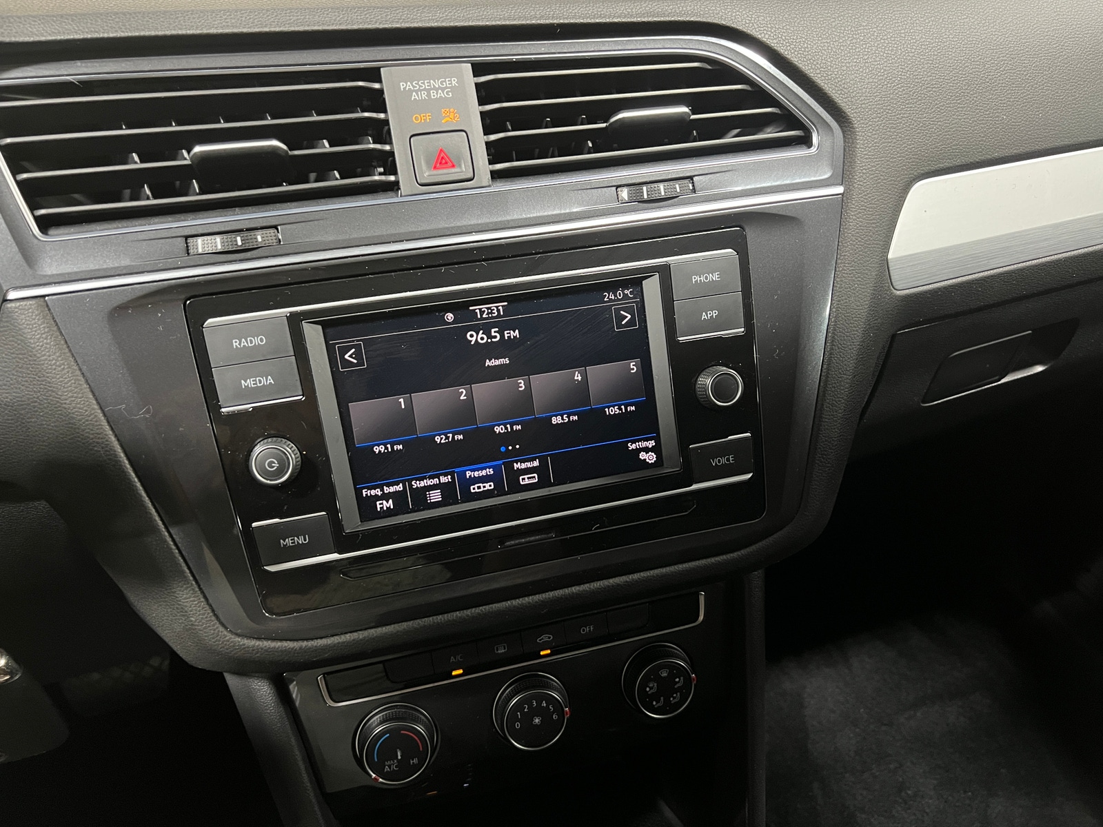 Thumbnail: 2021 Volkswagen Tiguan - 4