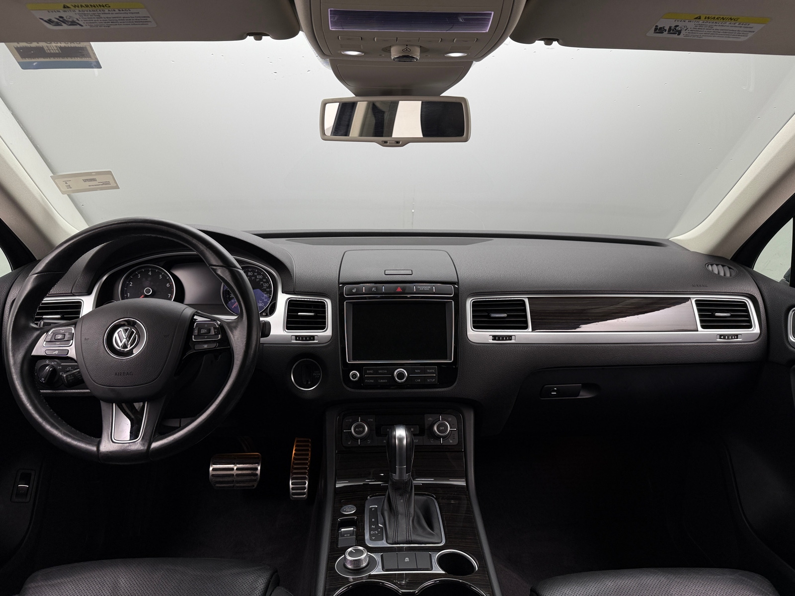Thumbnail: 2016 Volkswagen Touareg - 3