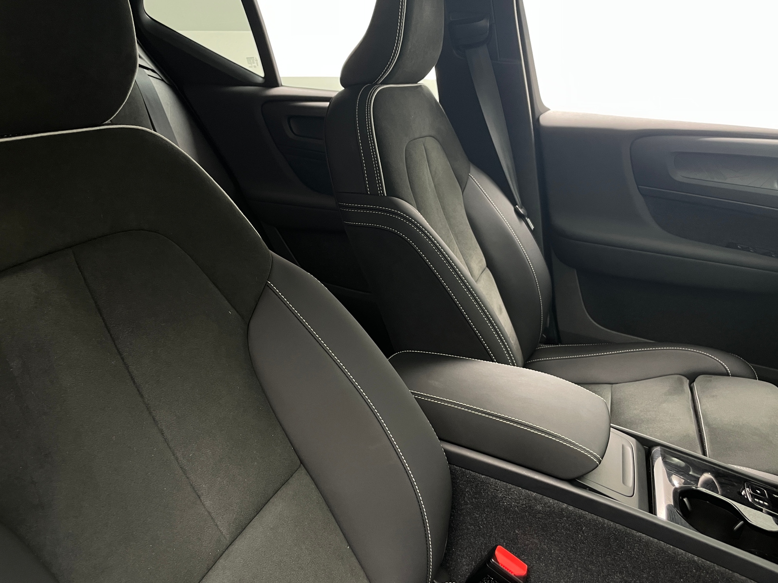 Thumbnail: 2023 Volvo XC40 - 2