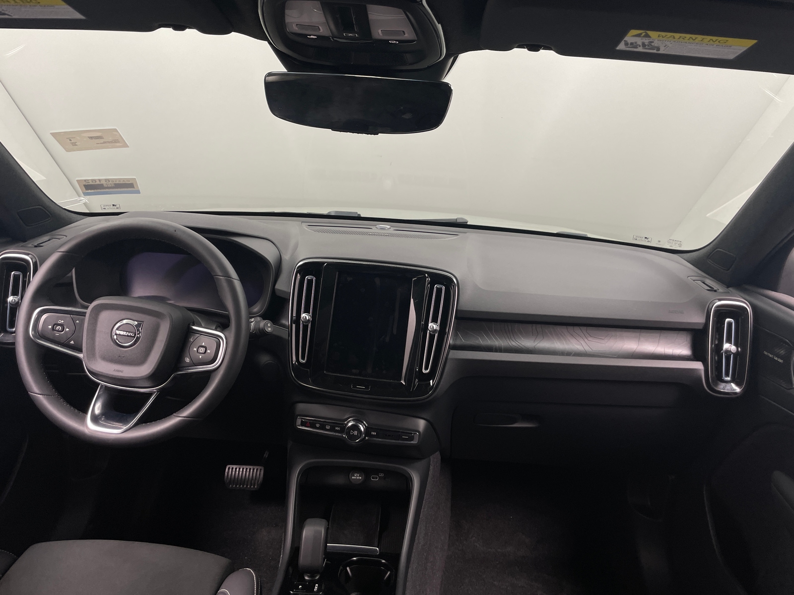 Thumbnail: 2023 Volvo XC40 - 3
