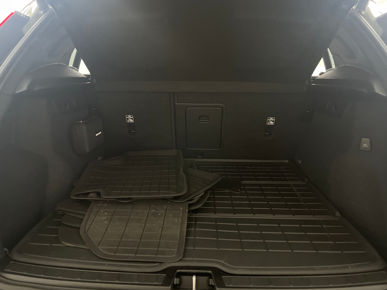 Thumbnail: 2023 Volvo XC40 - 7