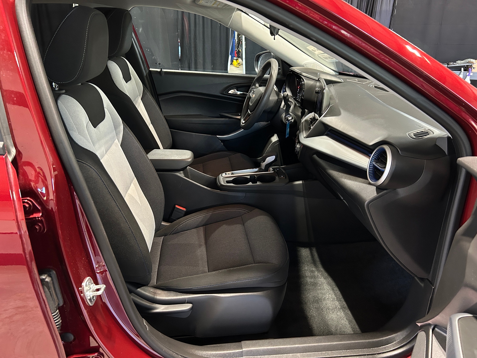 Thumbnail: 2025 Chevrolet Trax - 2