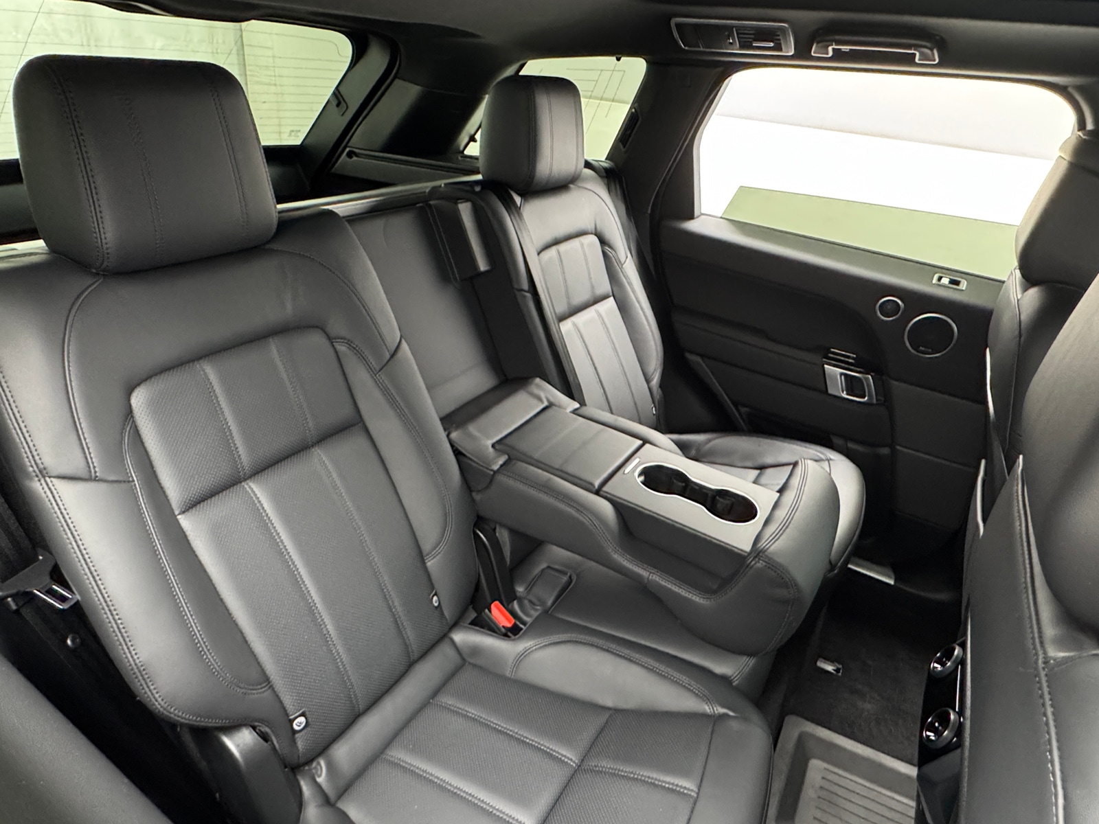 Thumbnail: 2022 Land Rover Range Rover Sport - 5
