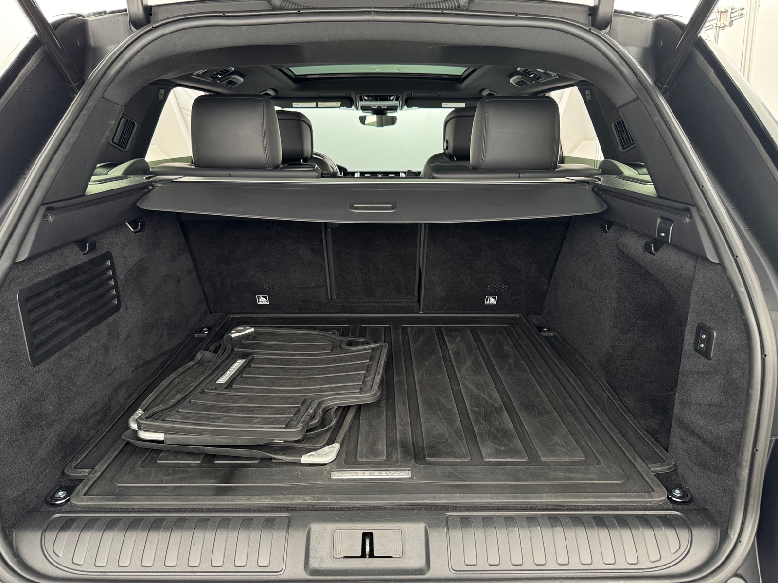 Thumbnail: 2022 Land Rover Range Rover Sport - 6