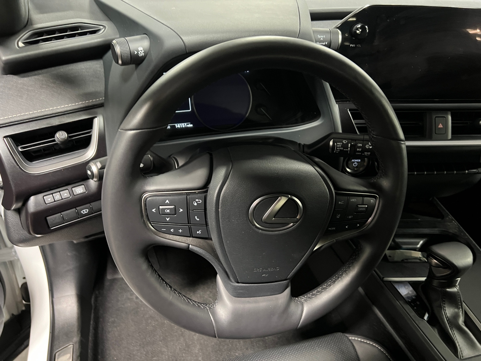 Thumbnail: 2023 Lexus UX - 4