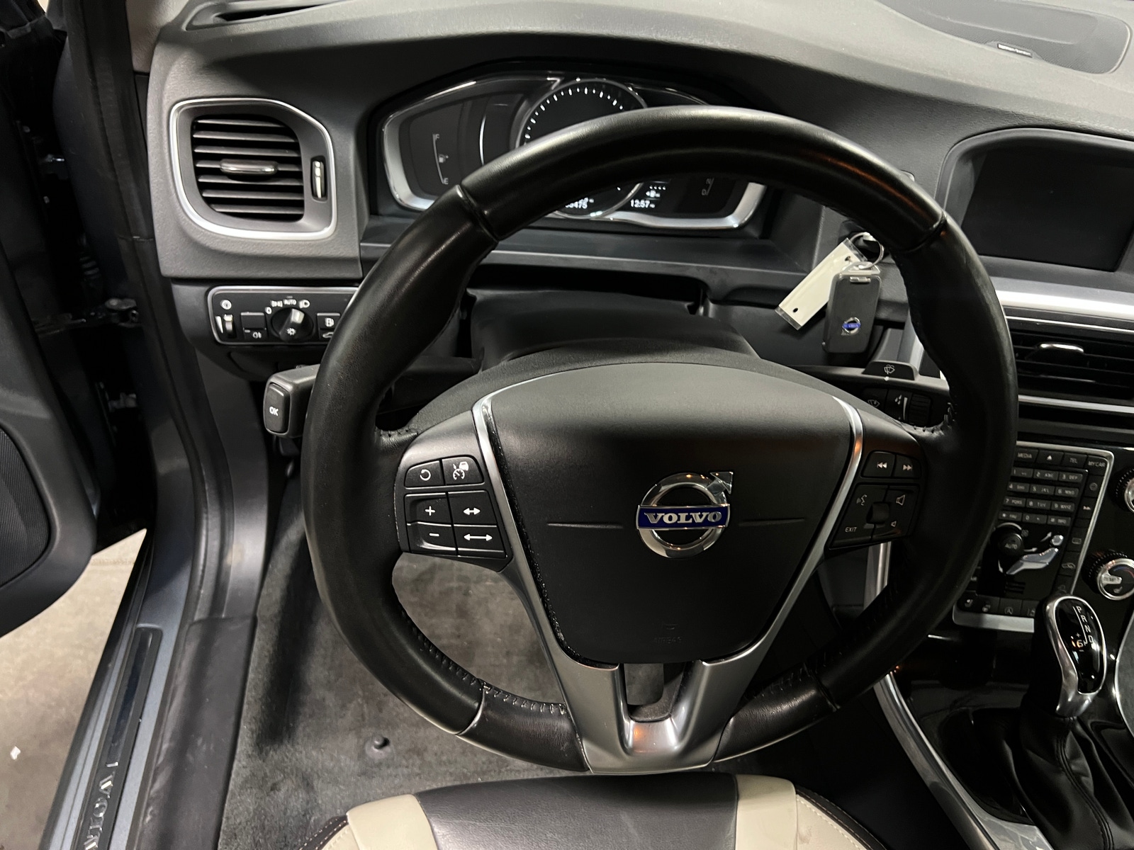 Thumbnail: 2017 Volvo S60 - 4