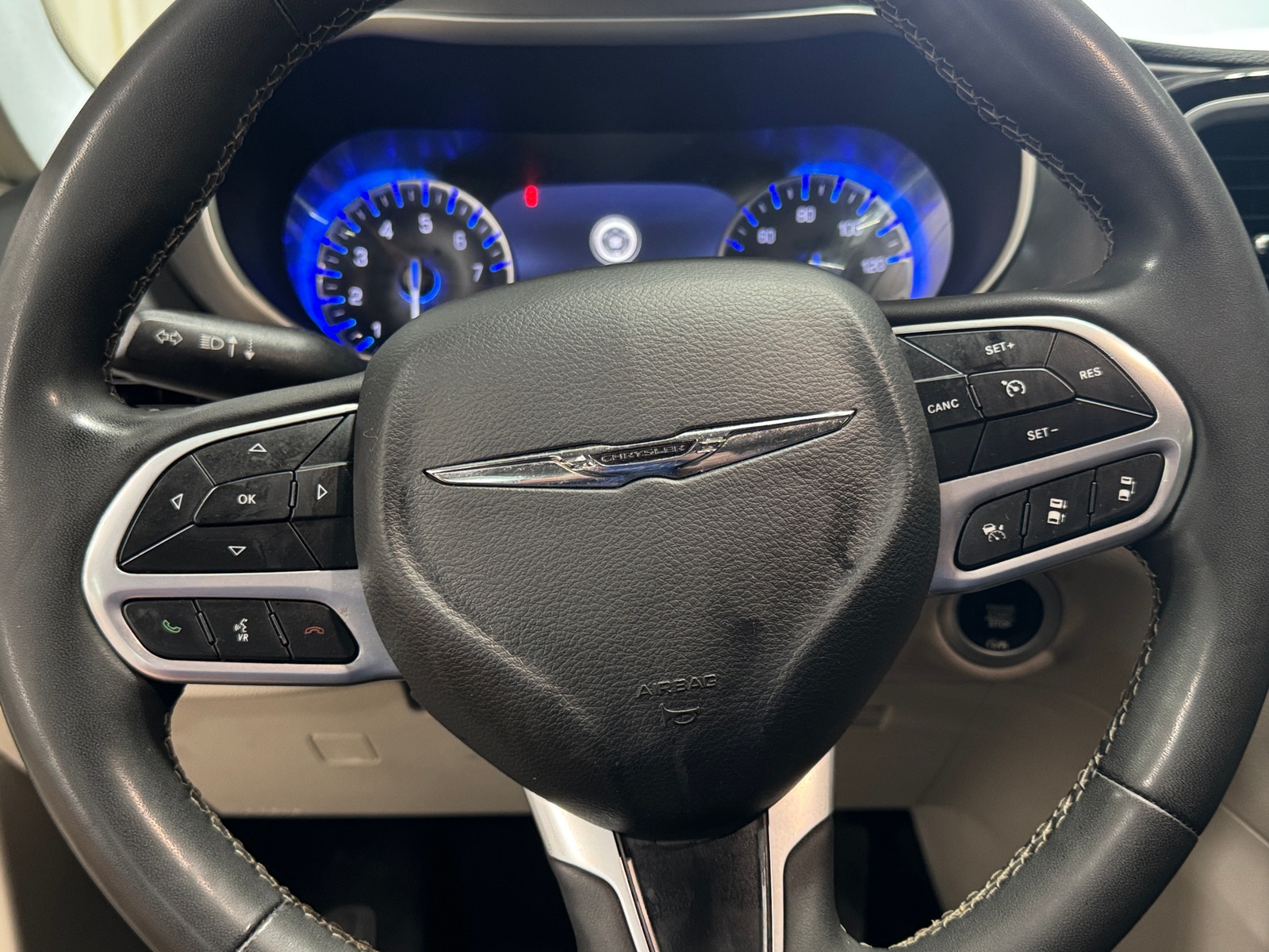 Thumbnail: 2022 Chrysler Pacifica - 4
