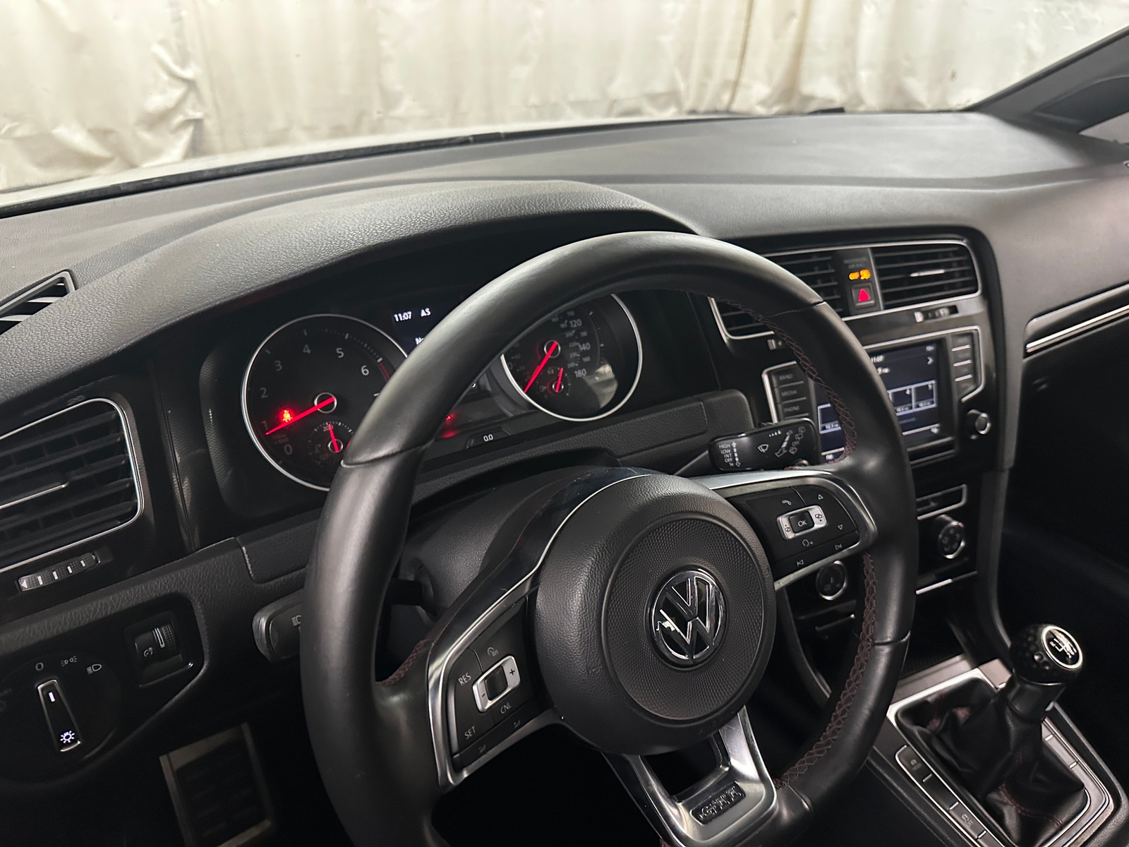 Thumbnail: 2017 Volkswagen Golf - 3