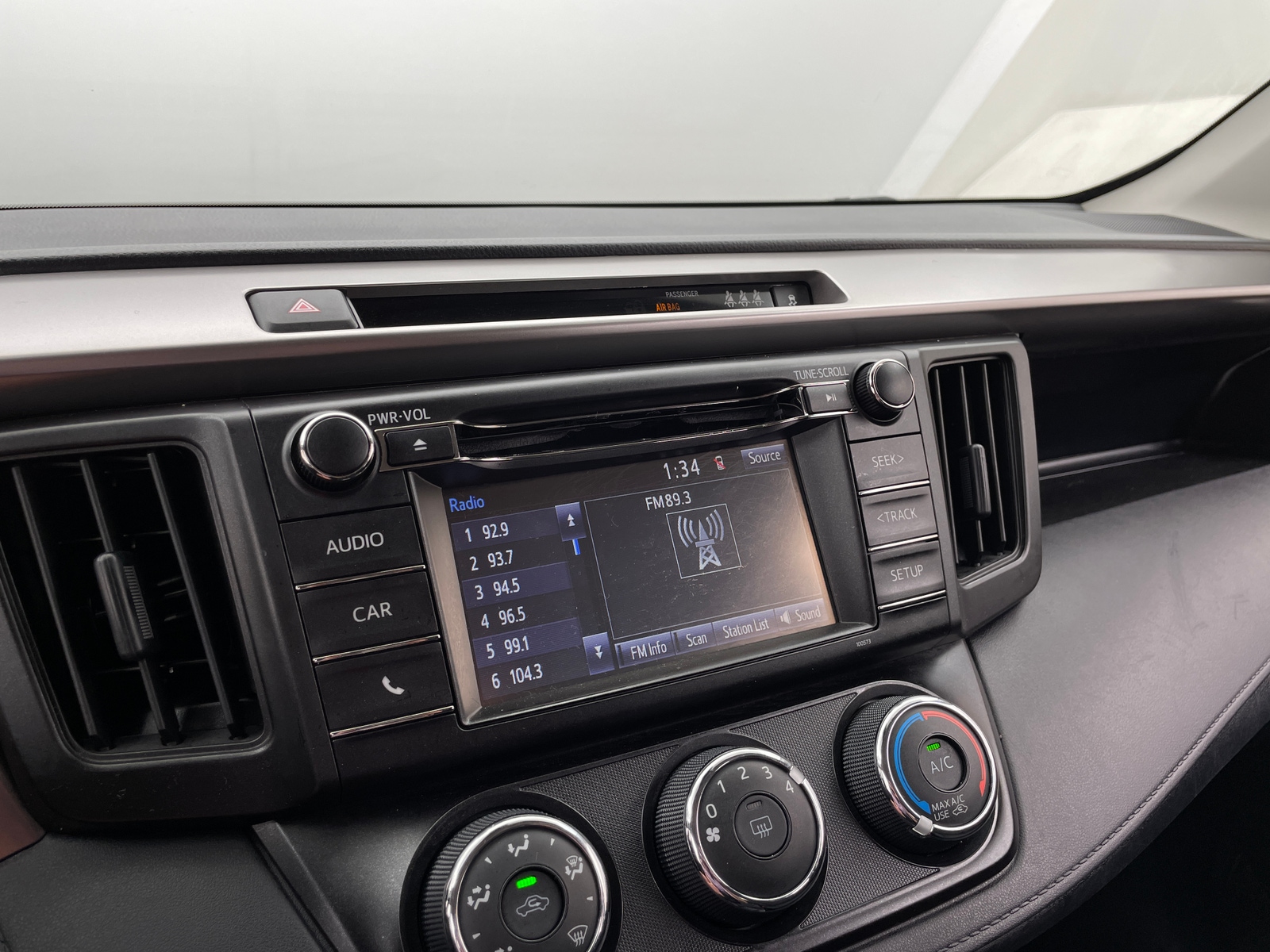 Thumbnail: 2018 Toyota RAV4 - 4
