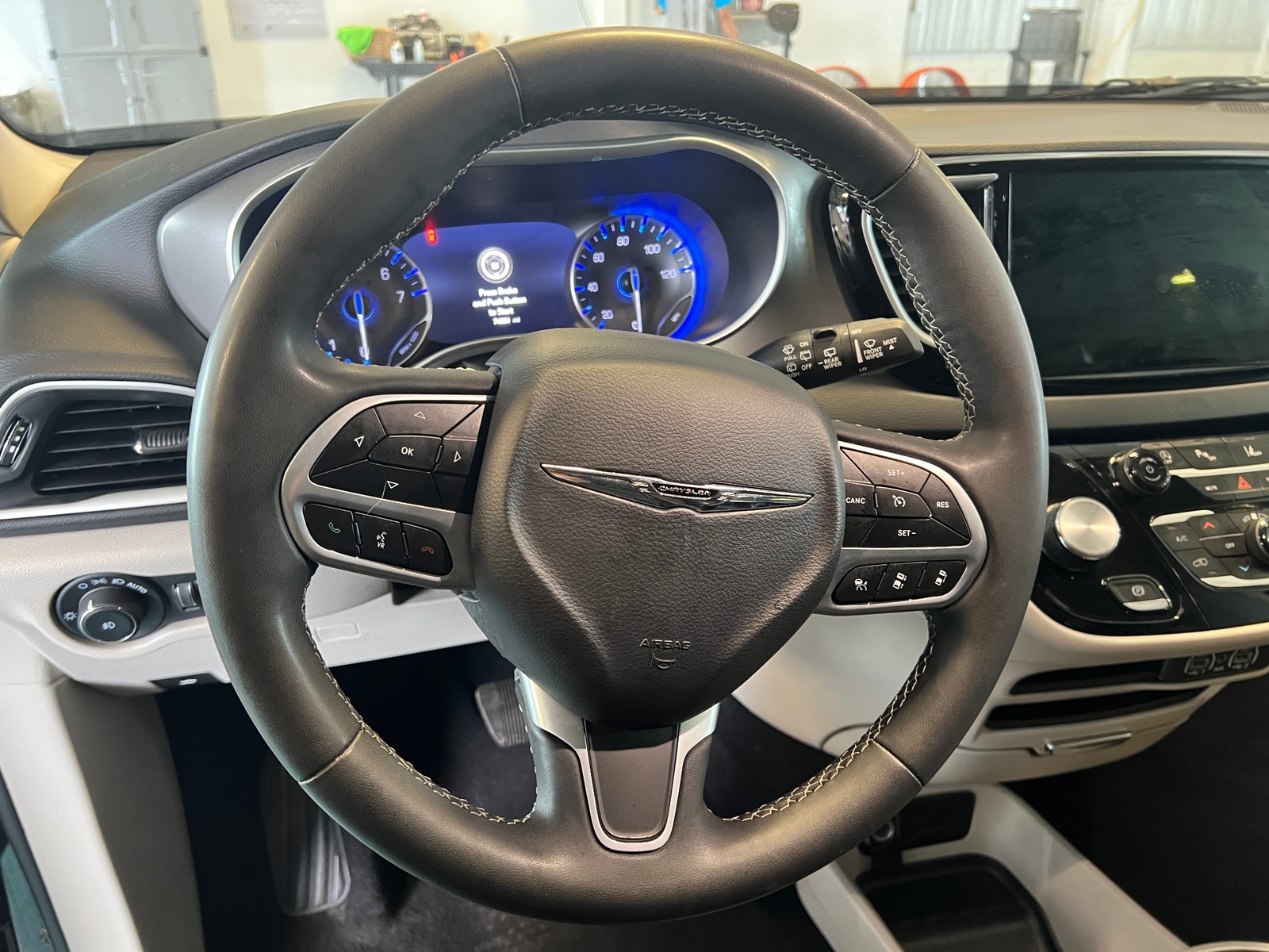 Thumbnail: 2023 Chrysler Pacifica - 4